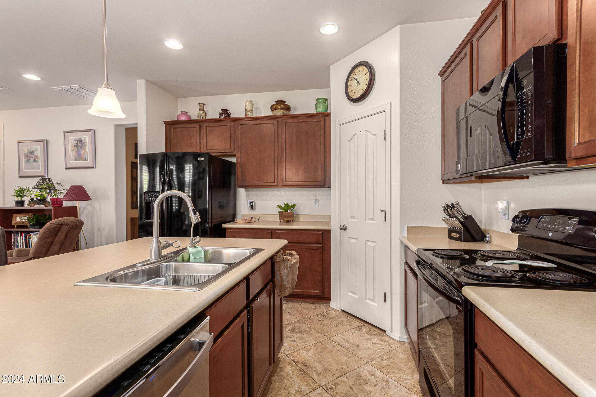 8960 W NICOLET Avenue