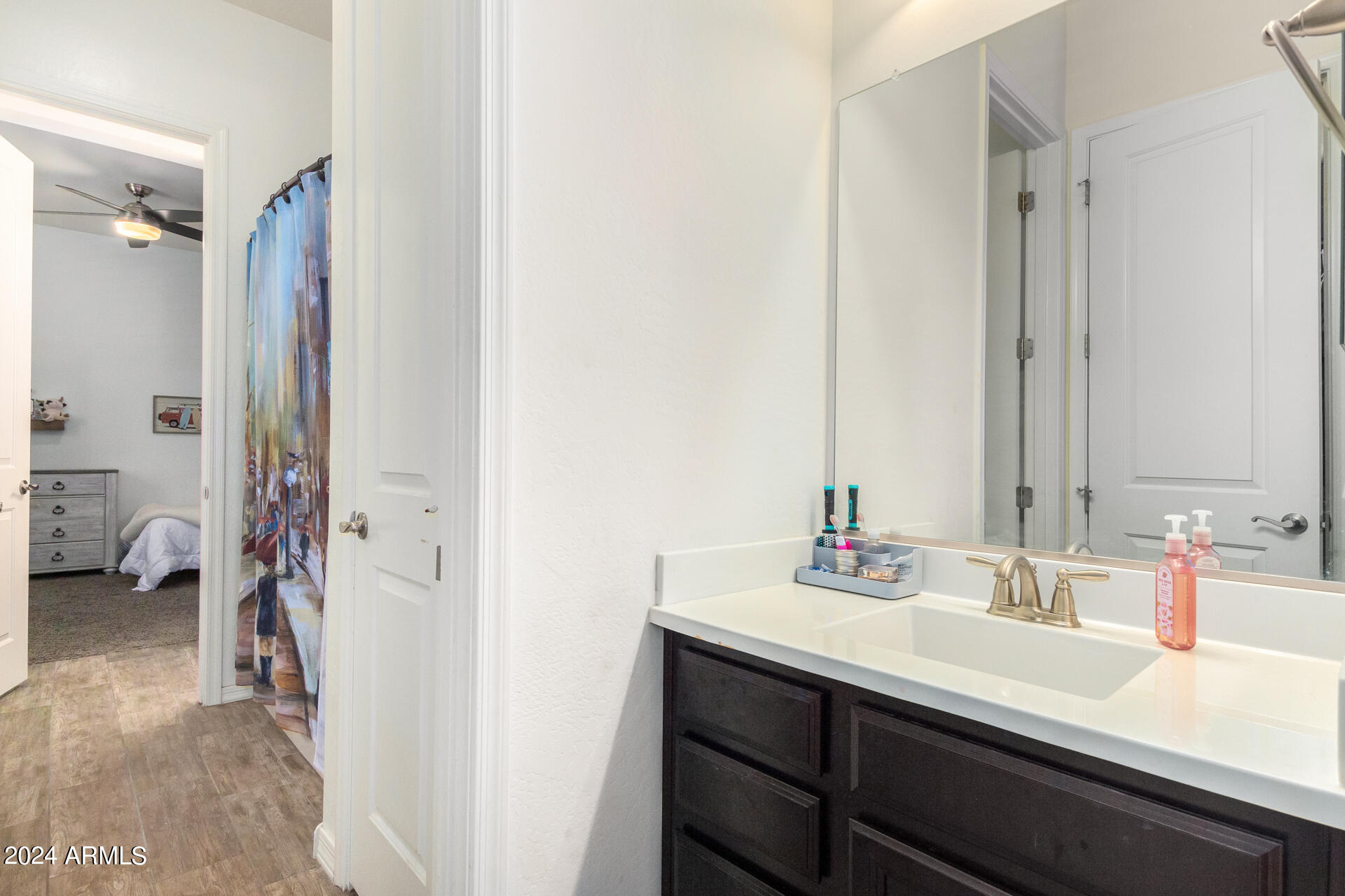 10461 E SIMONE Avenue