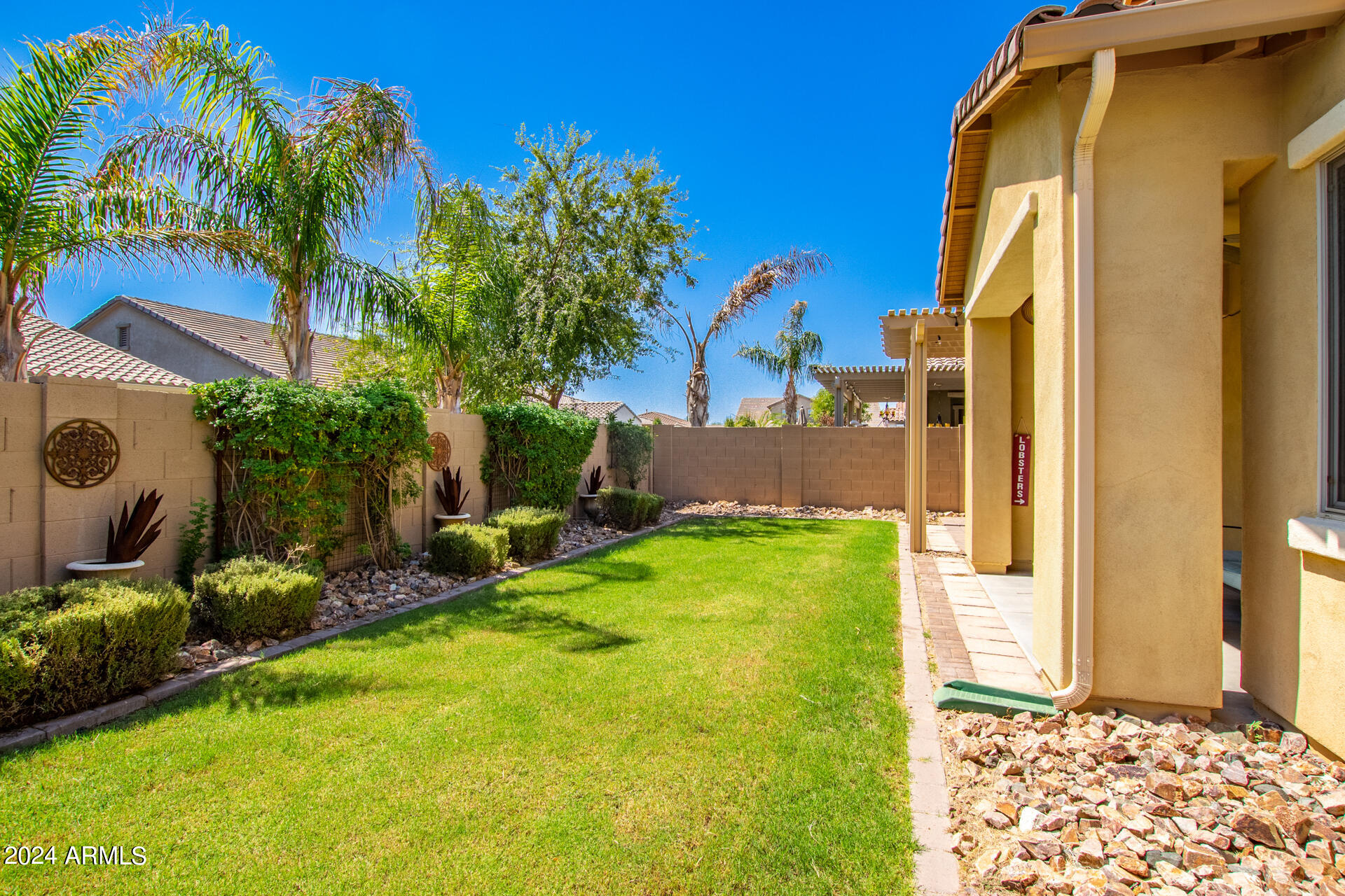 10461 E SIMONE Avenue