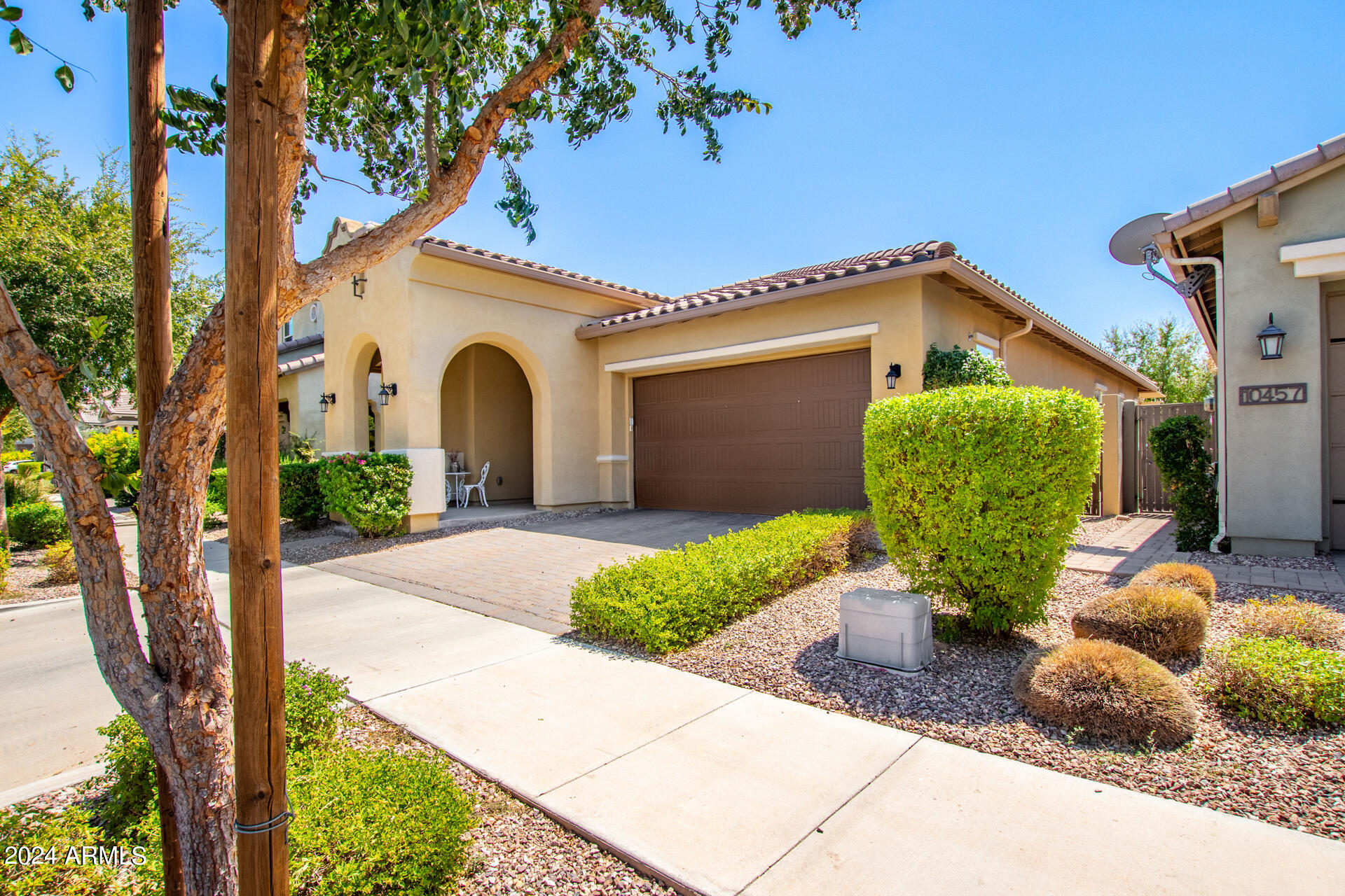 10461 E SIMONE Avenue