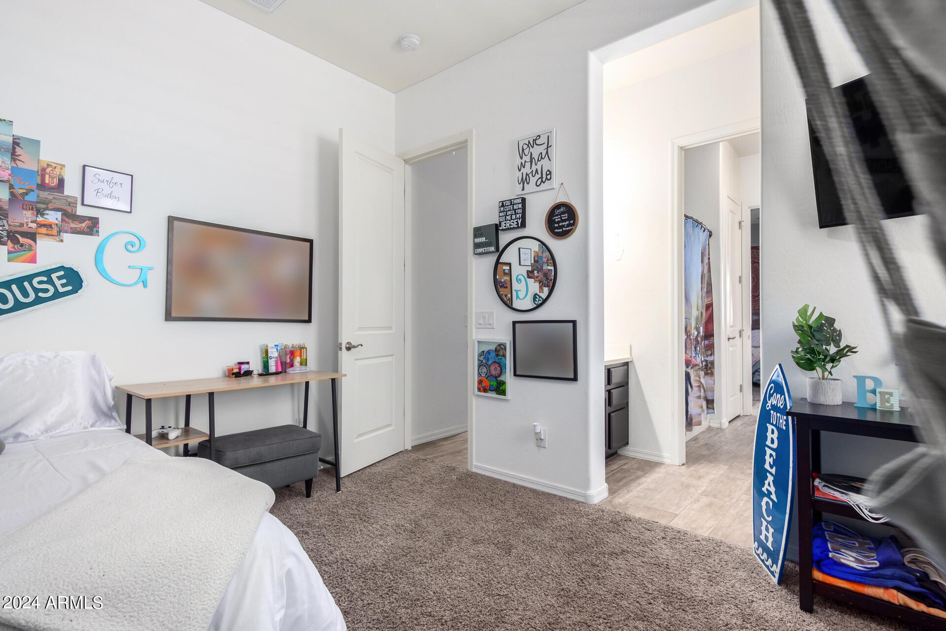 10461 E SIMONE Avenue