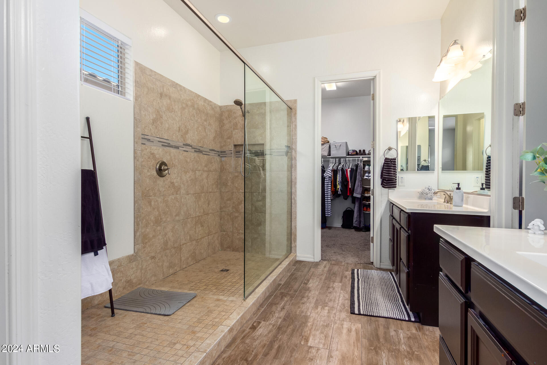 10461 E SIMONE Avenue