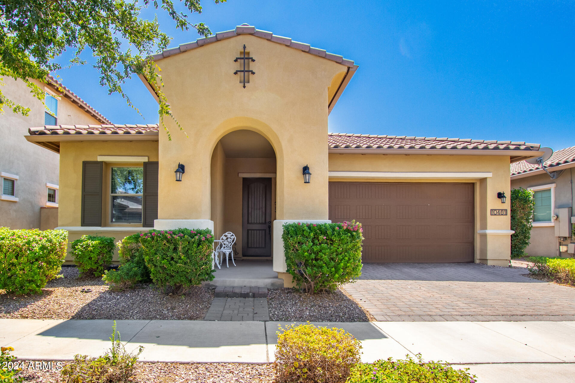 10461 E SIMONE Avenue