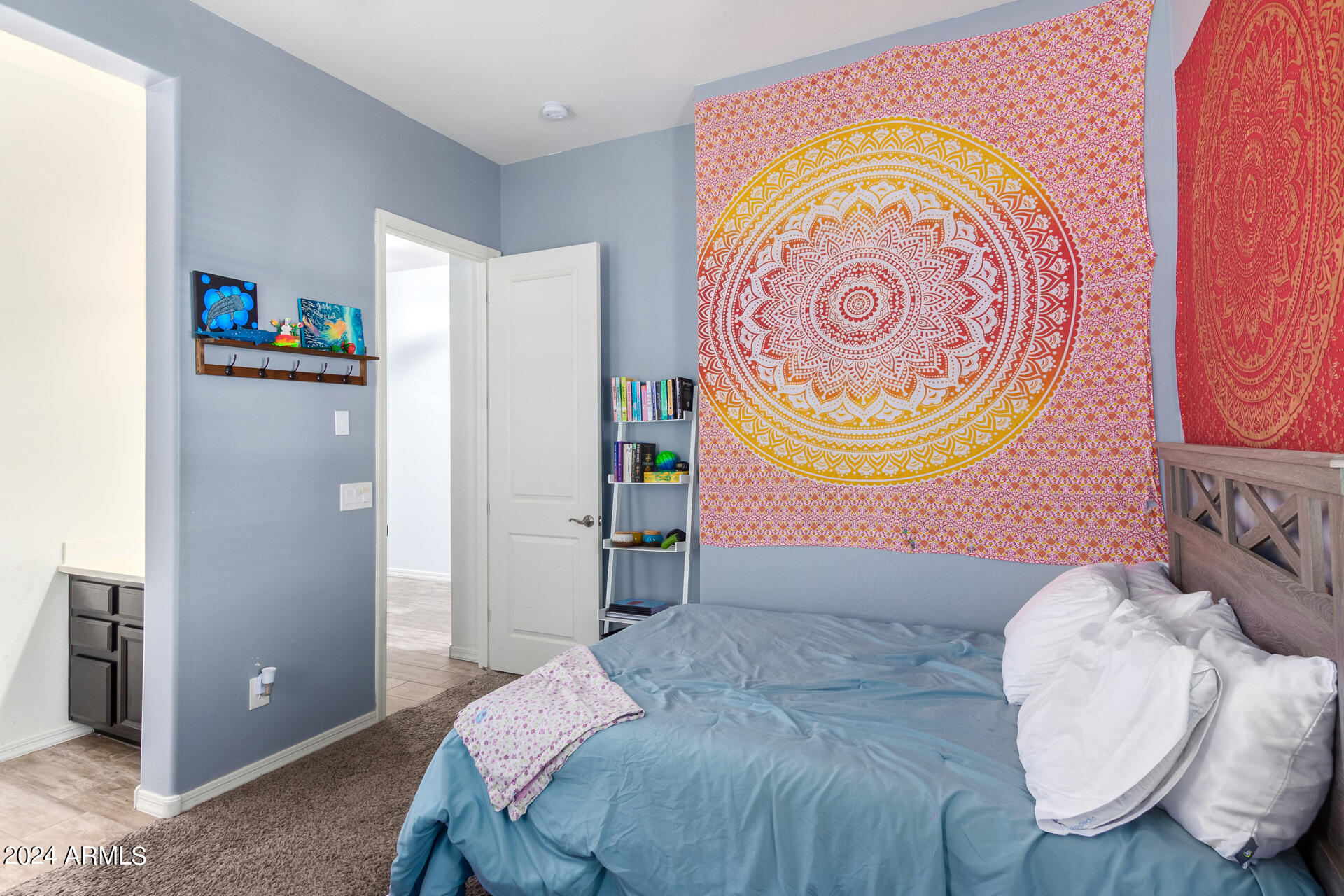 10461 E SIMONE Avenue