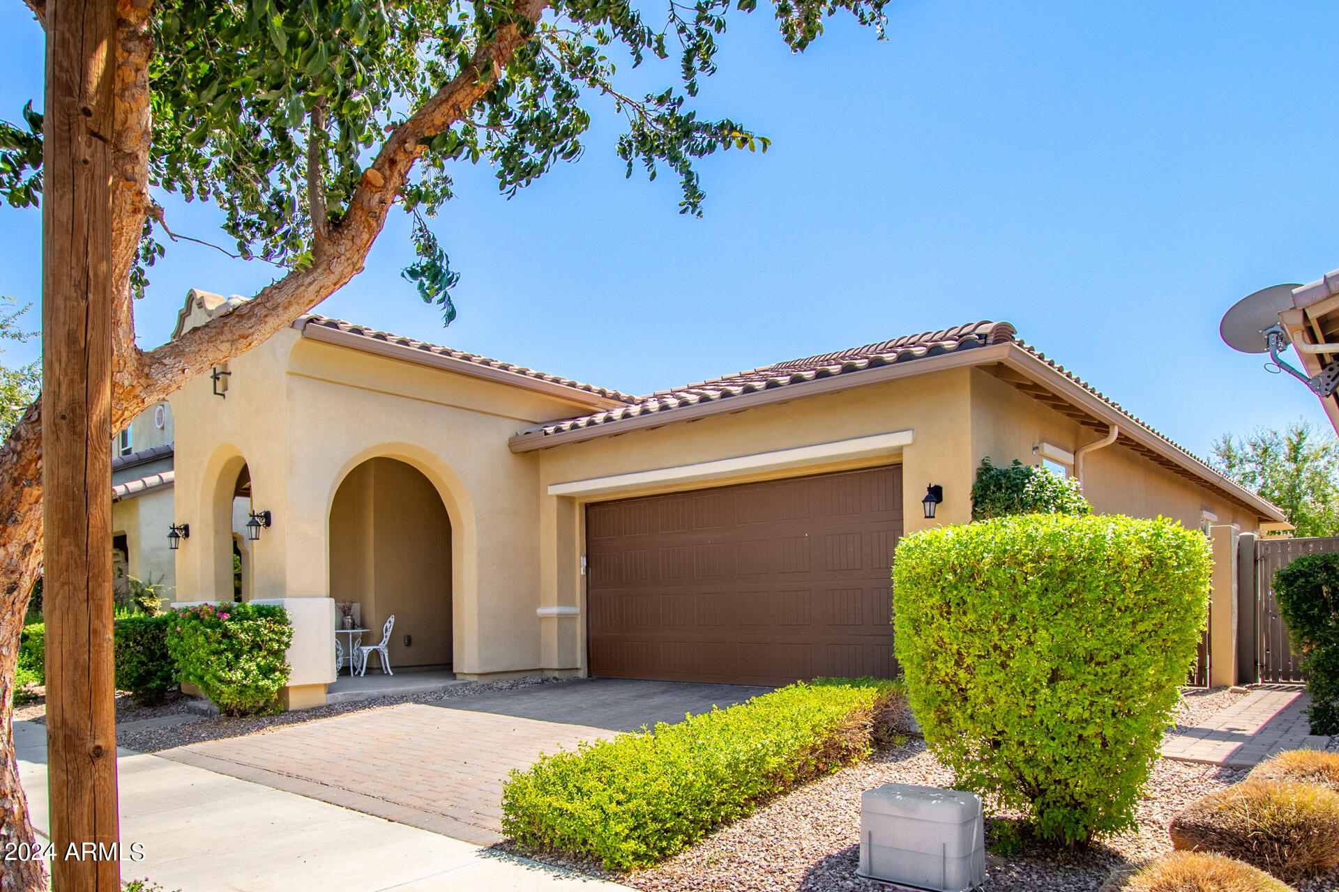 10461 E SIMONE Avenue