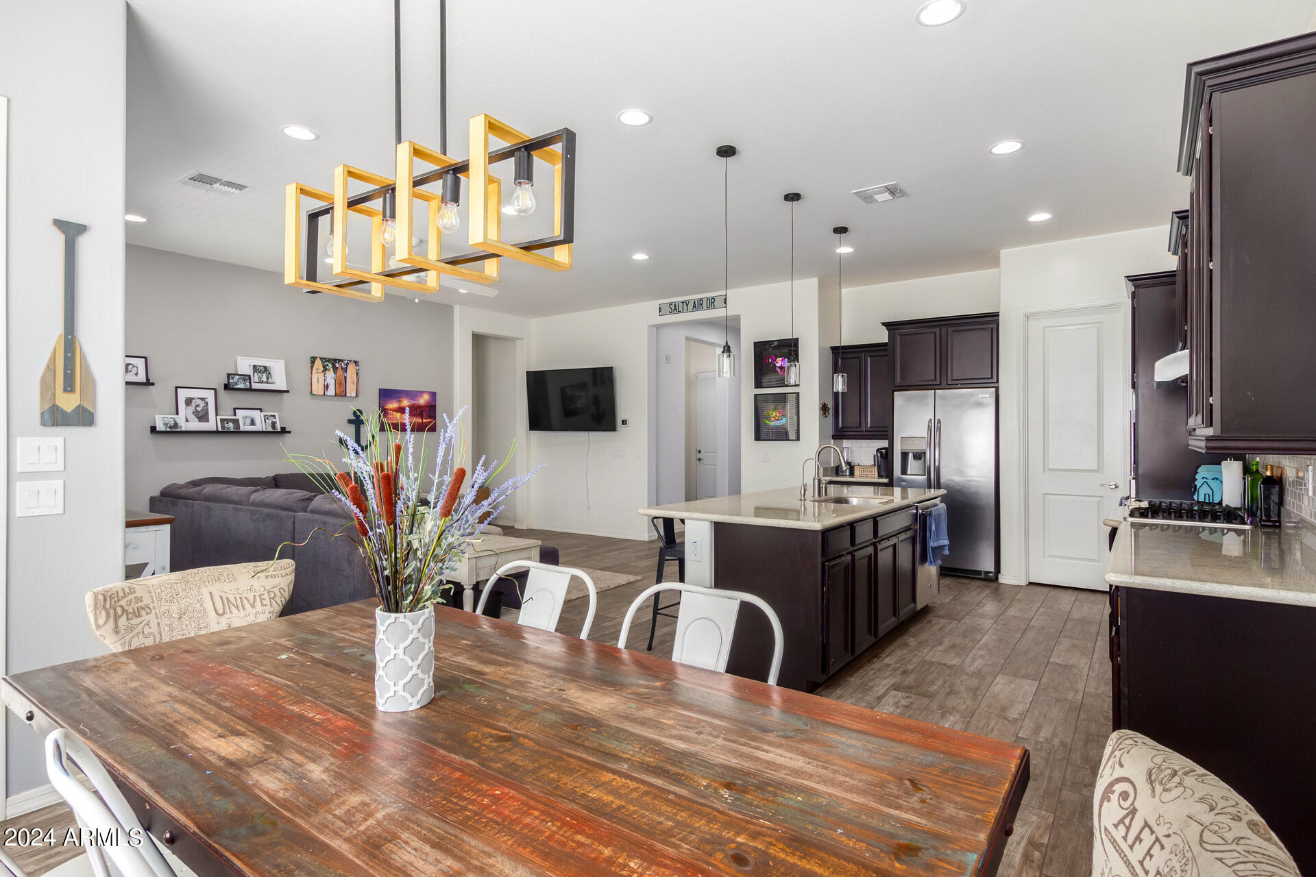 10461 E SIMONE Avenue