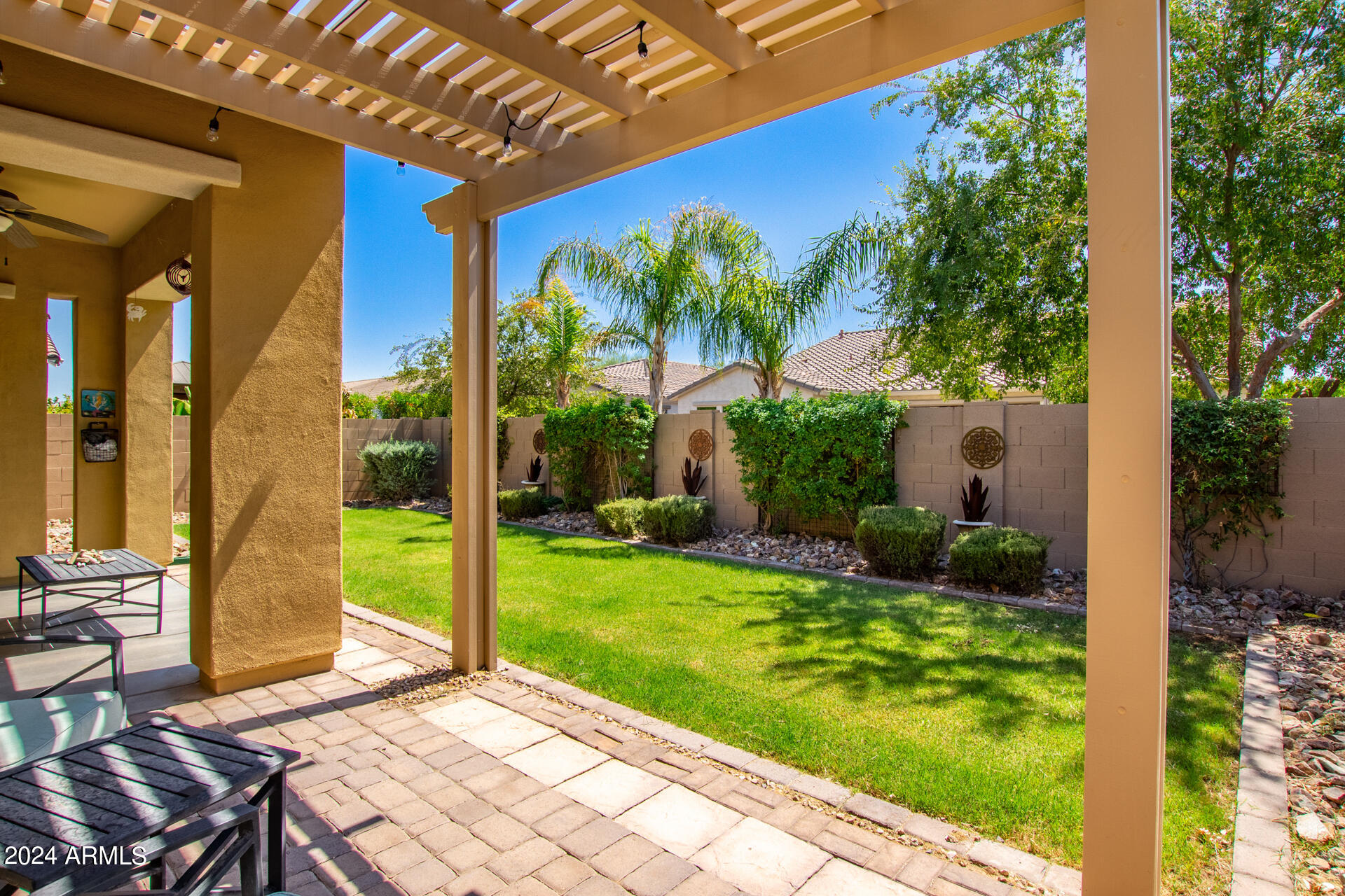 10461 E SIMONE Avenue