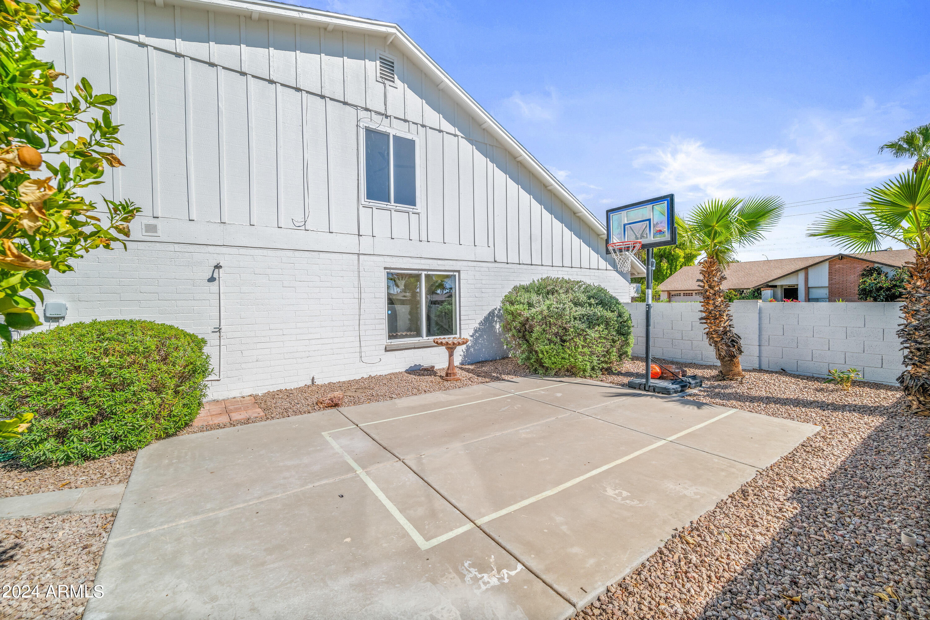 2366 W NARANJA Avenue