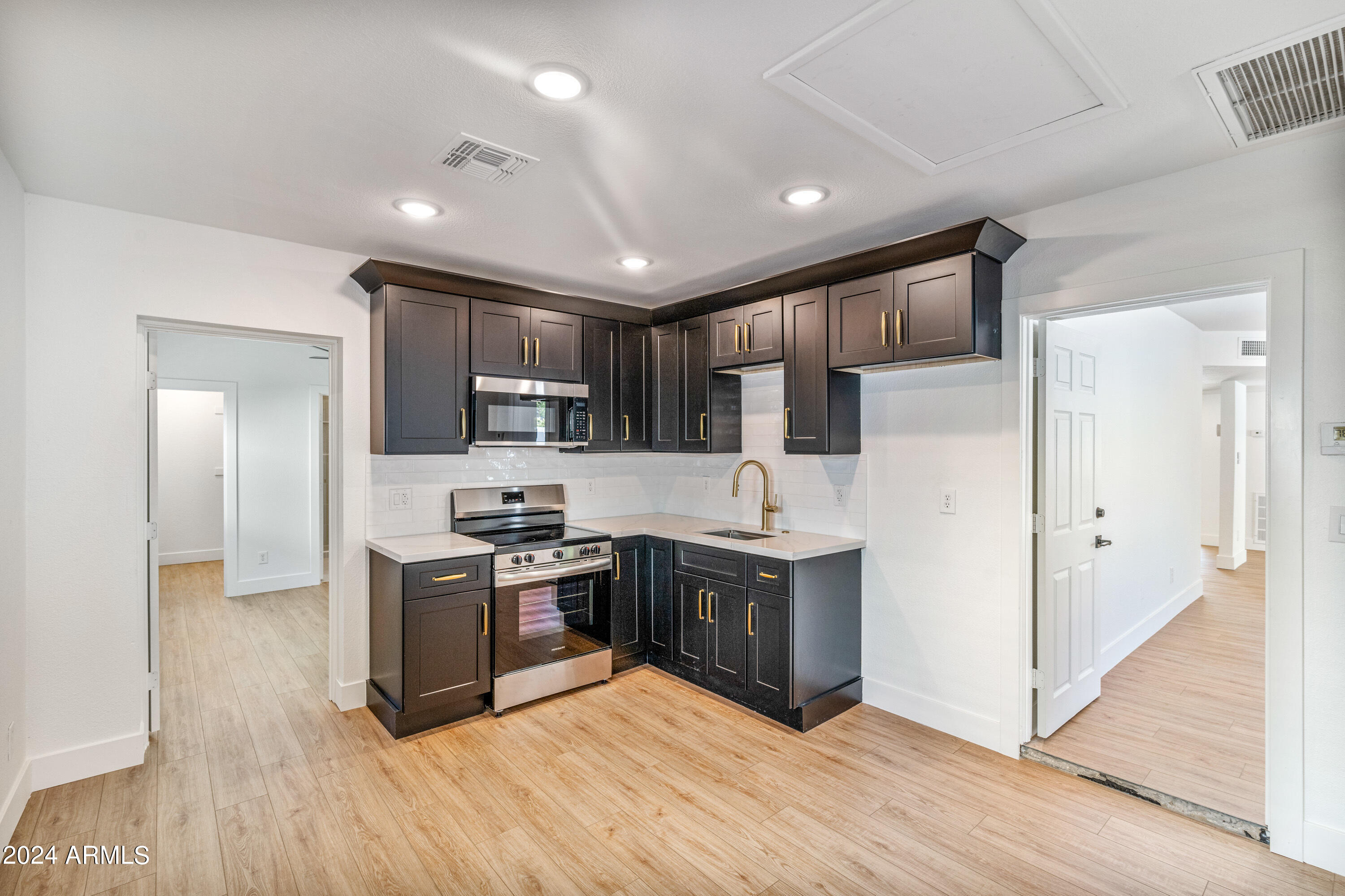 2366 W NARANJA Avenue