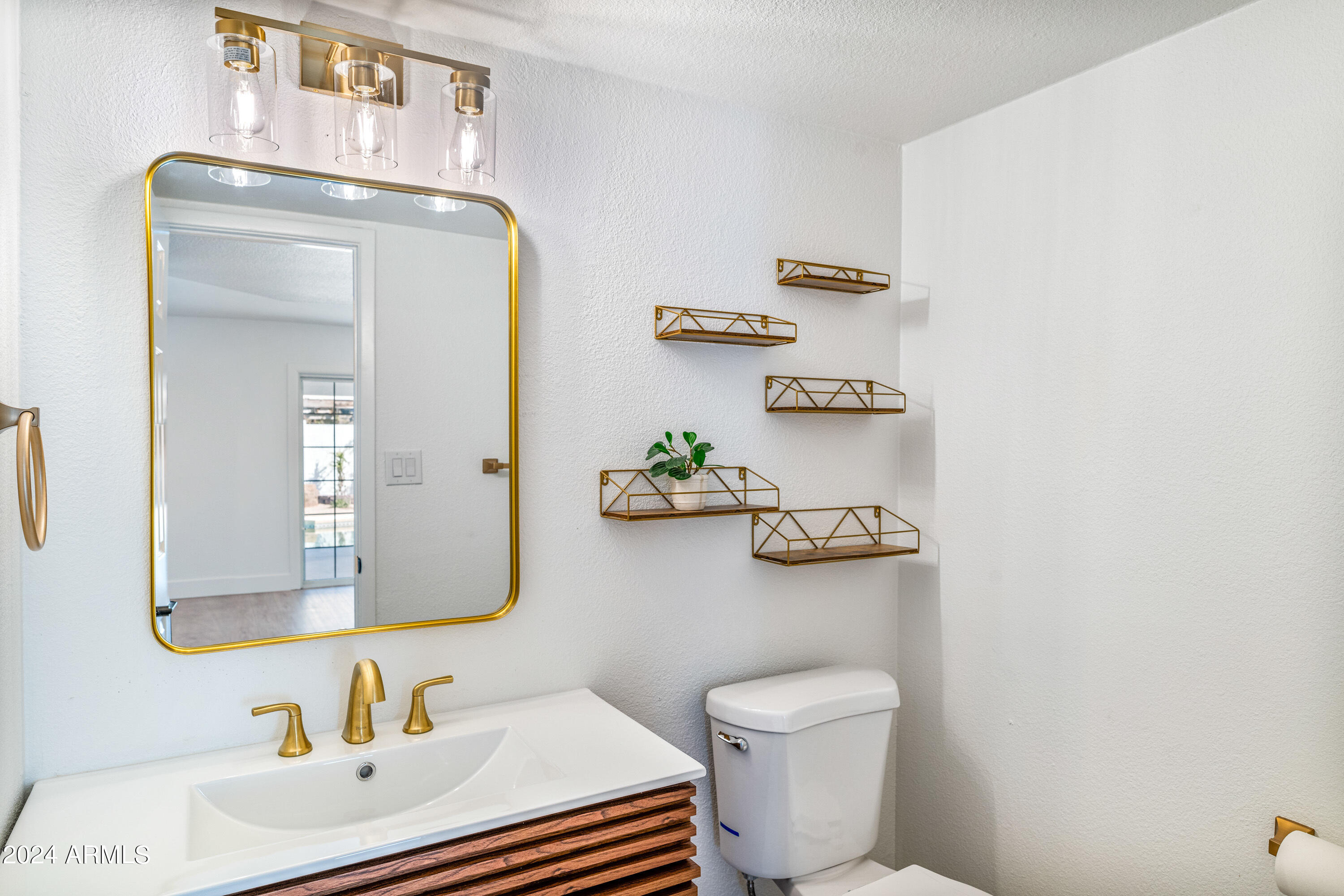 2366 W NARANJA Avenue