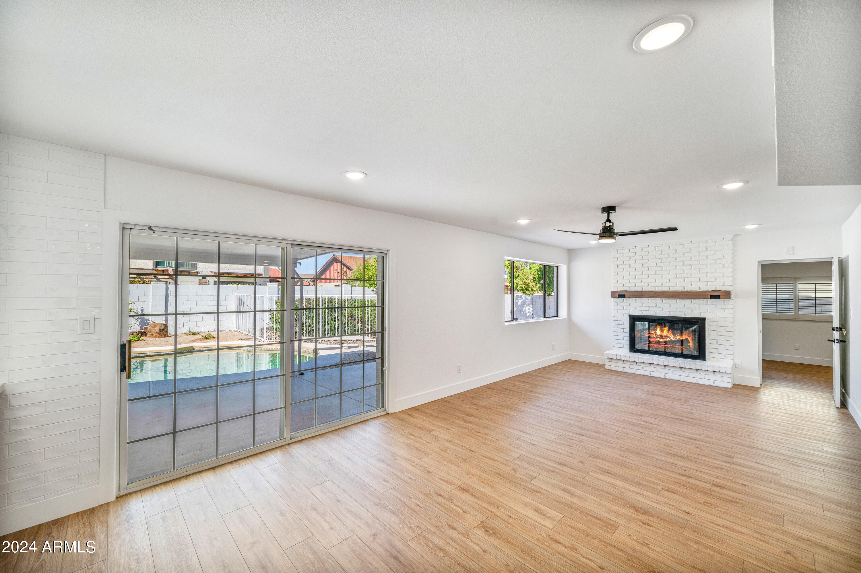 2366 W NARANJA Avenue