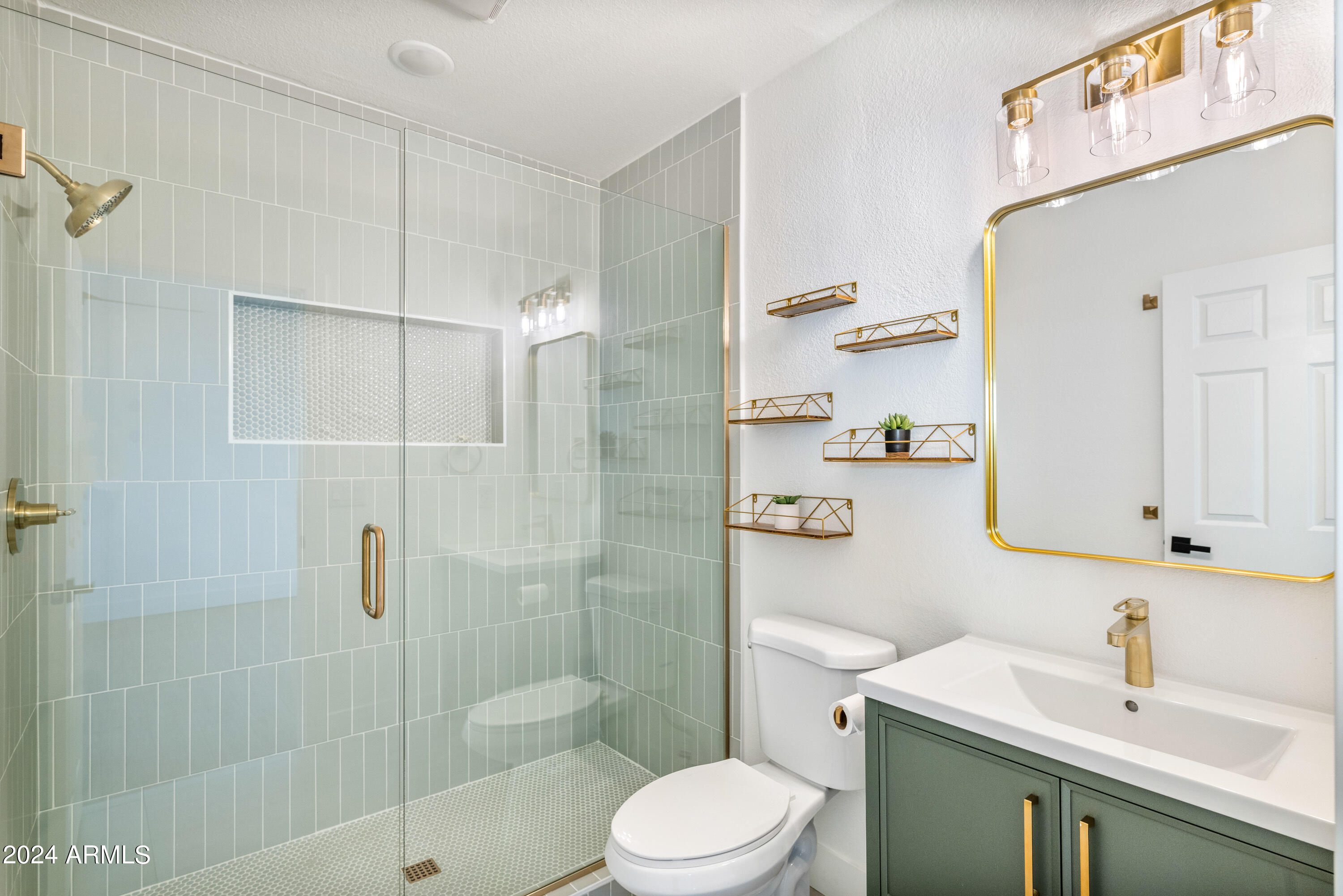 2366 W NARANJA Avenue