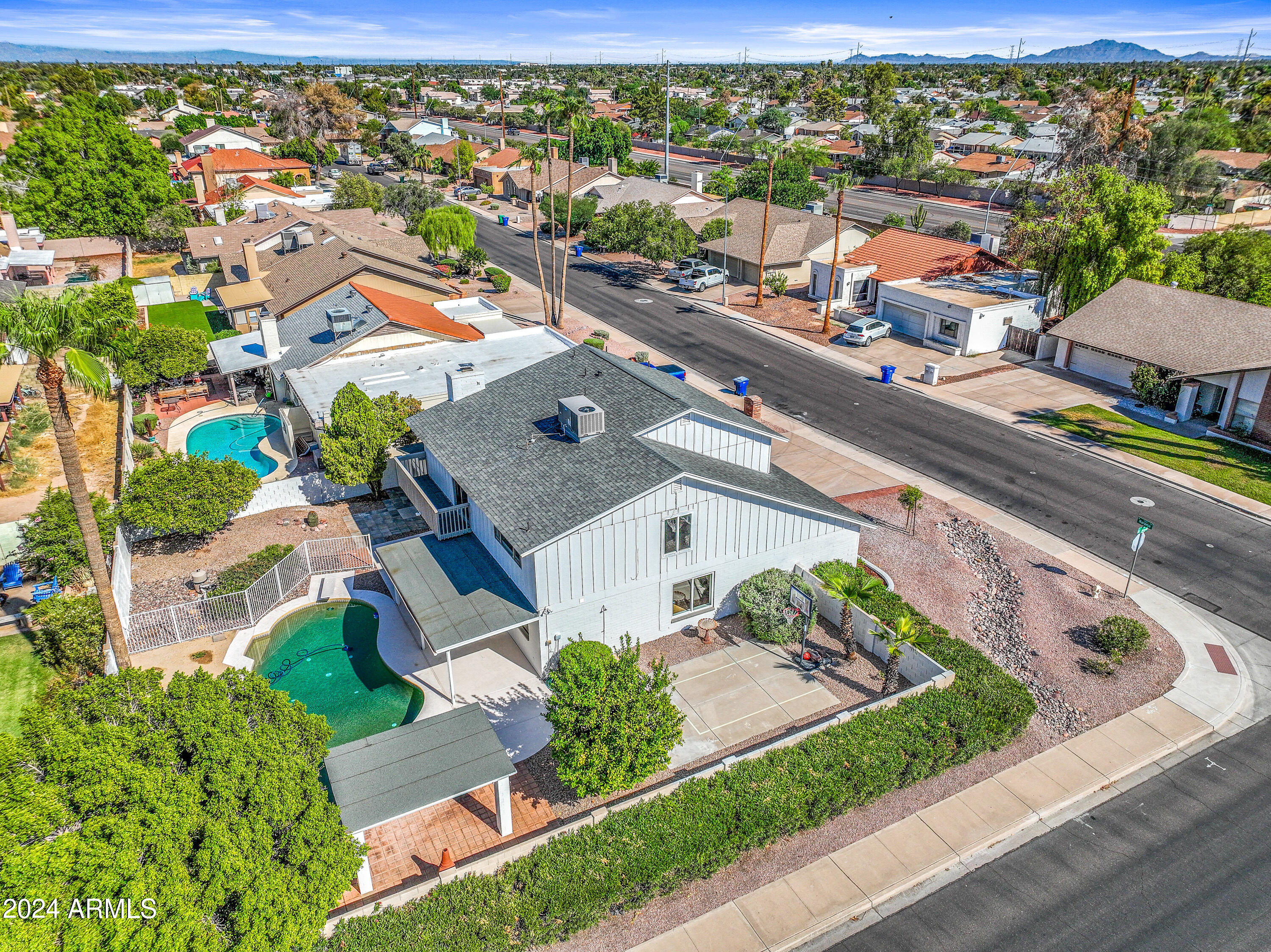 2366 W NARANJA Avenue