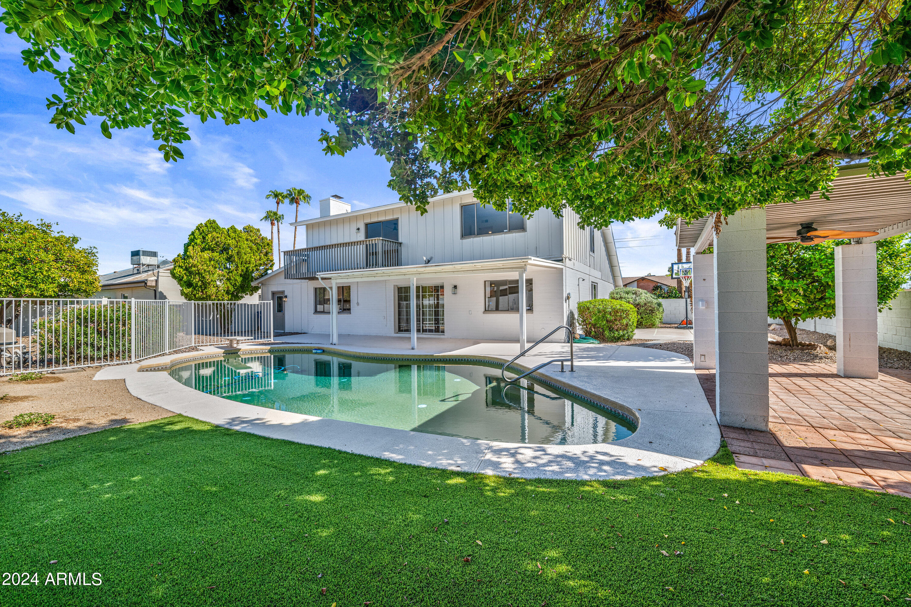 2366 W NARANJA Avenue