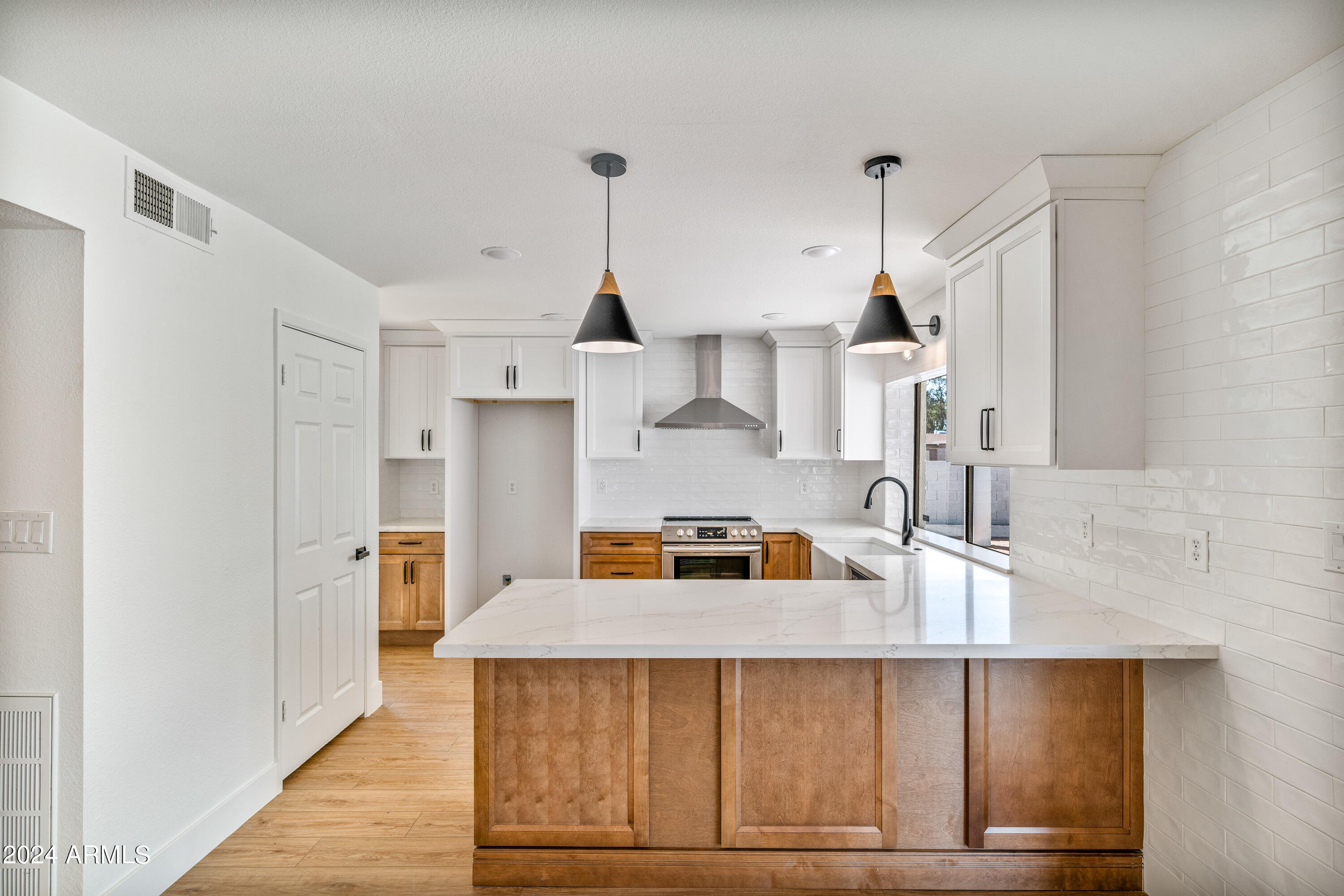 2366 W NARANJA Avenue