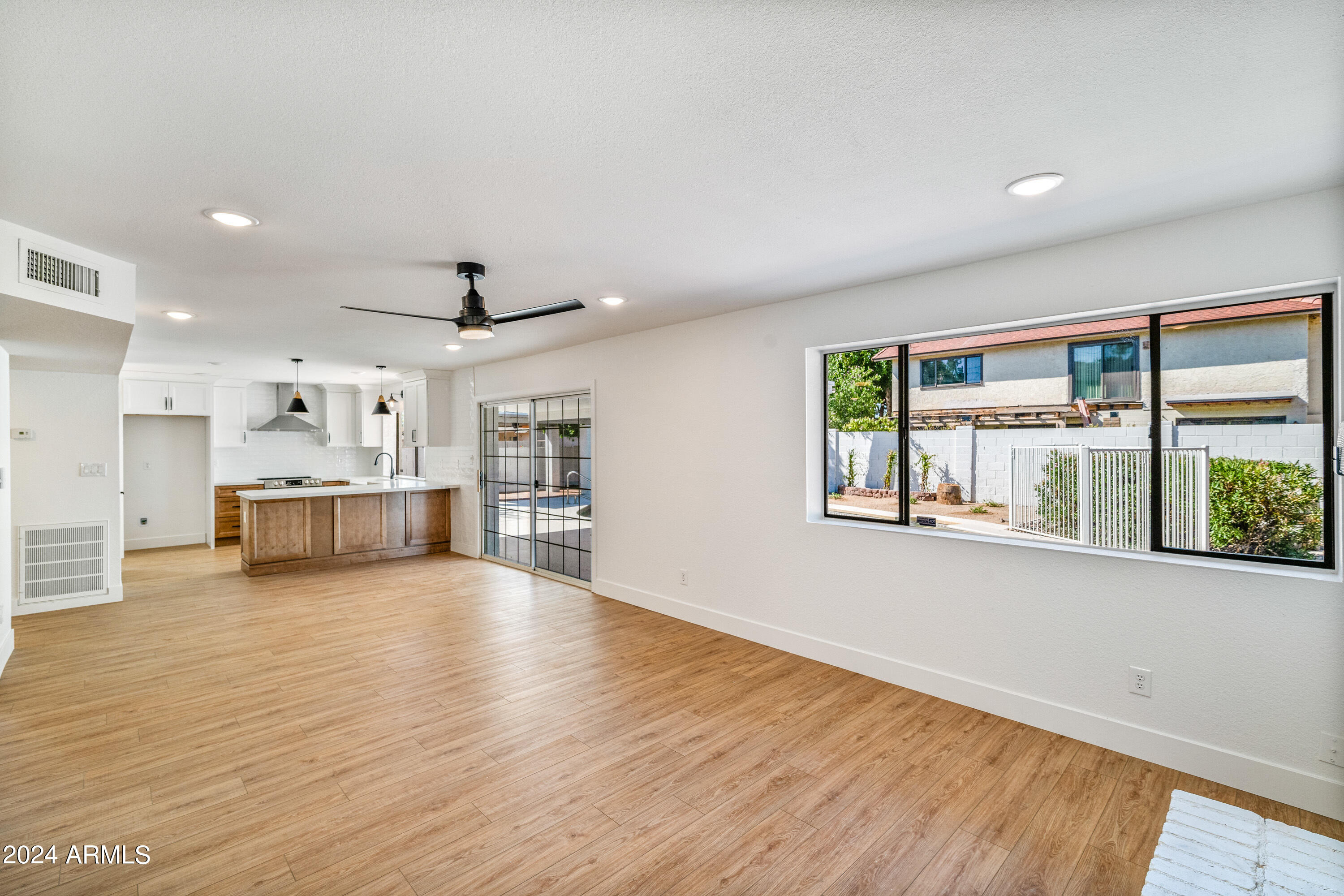 2366 W NARANJA Avenue