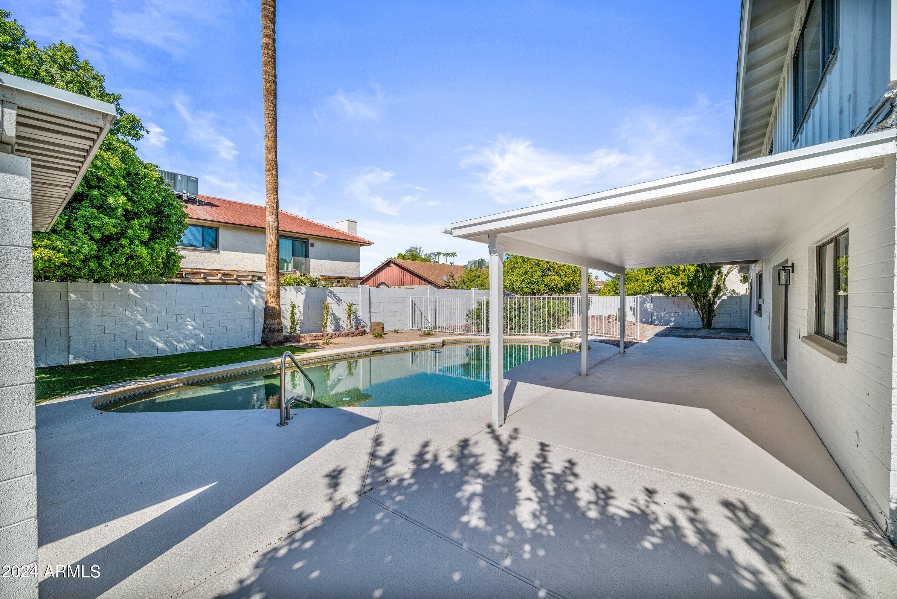 2366 W NARANJA Avenue