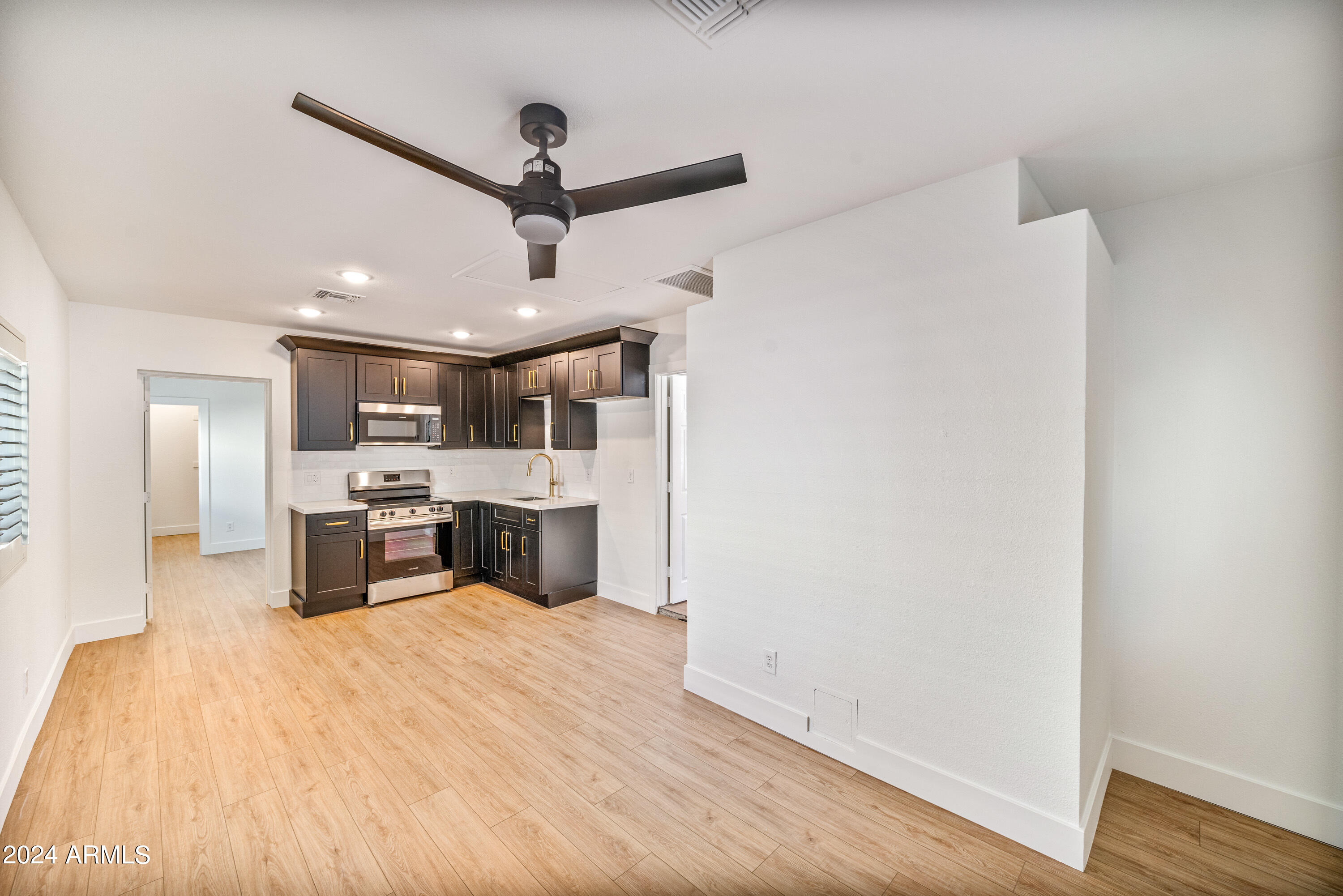 2366 W NARANJA Avenue