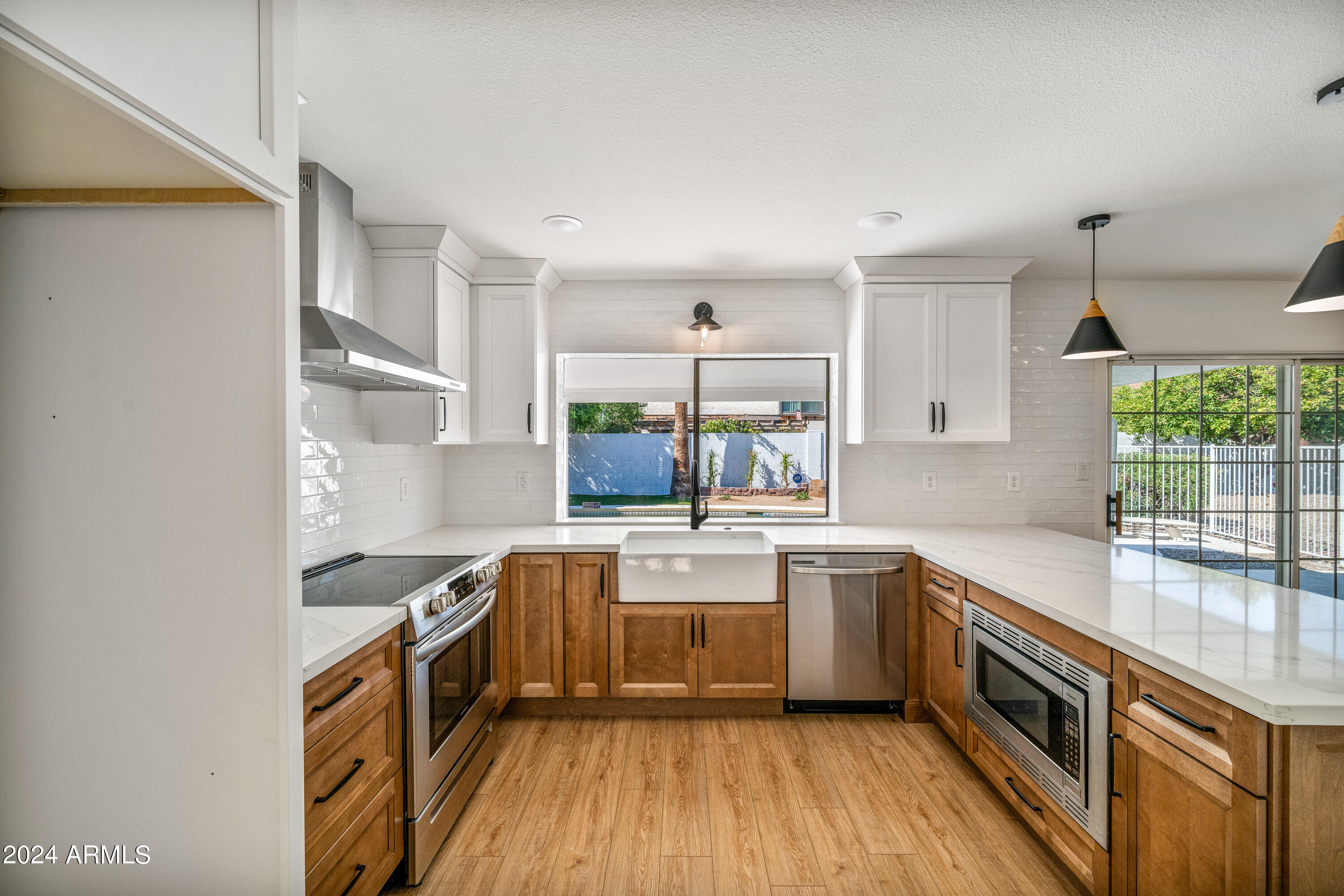 2366 W NARANJA Avenue