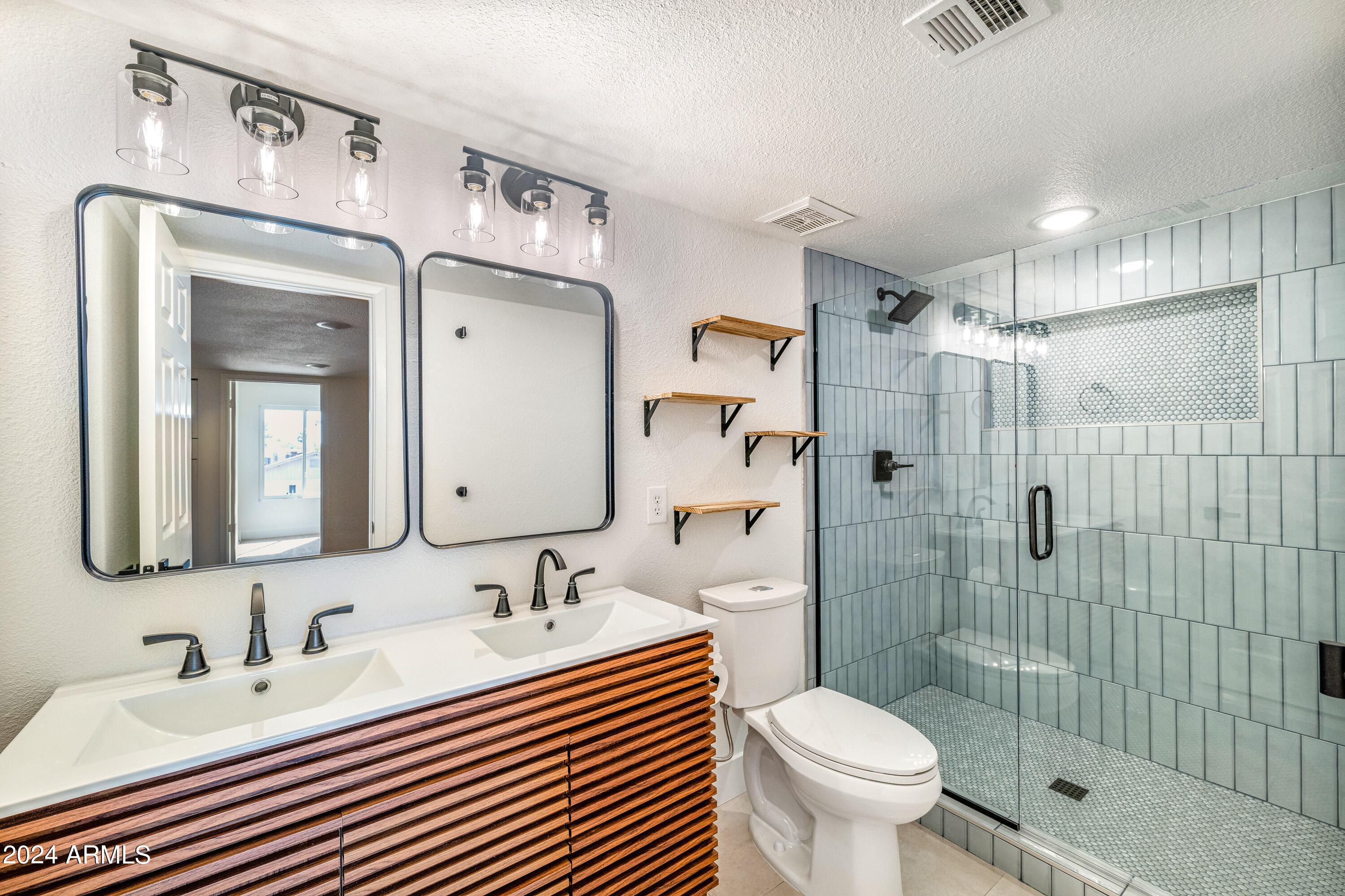 2366 W NARANJA Avenue