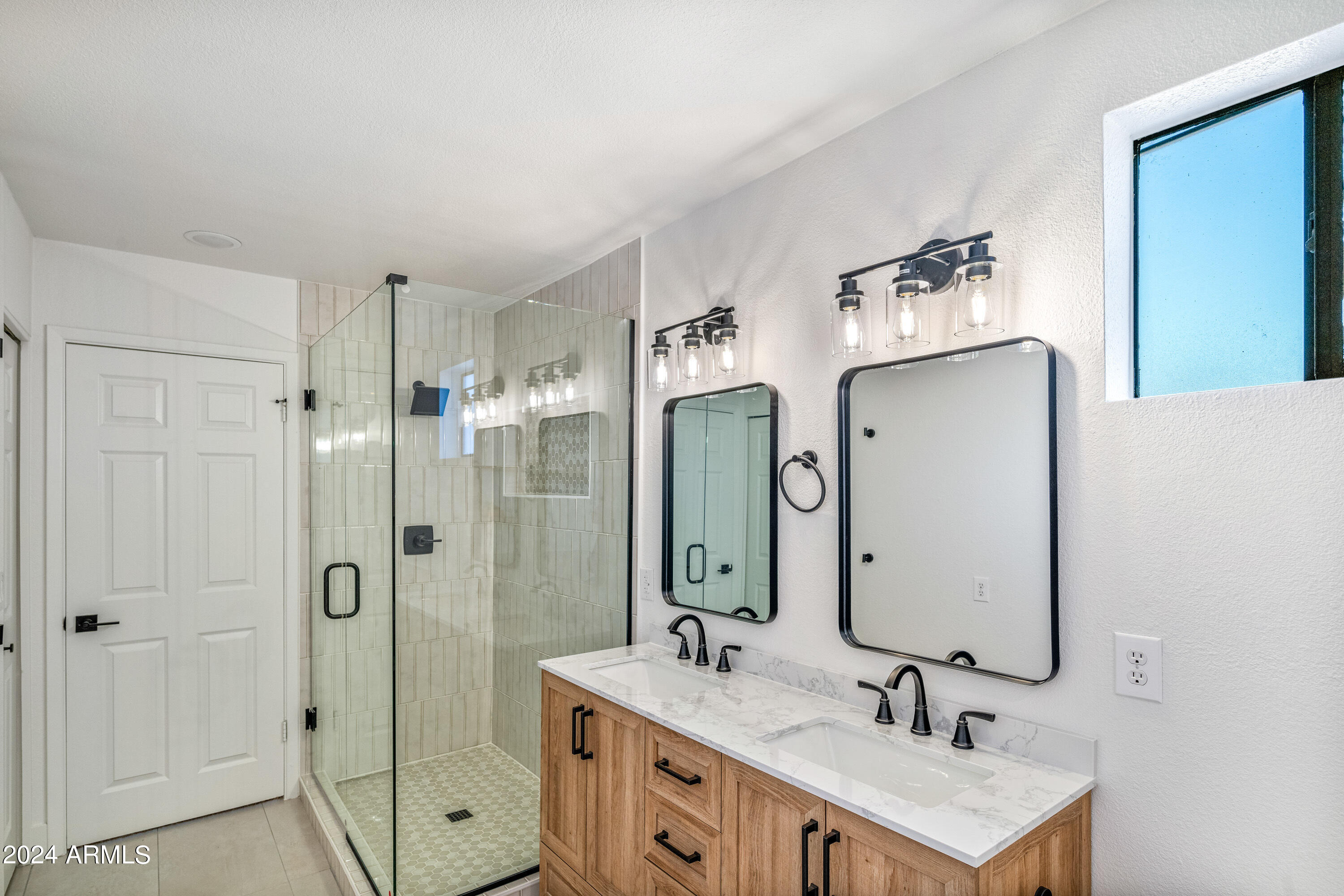 2366 W NARANJA Avenue