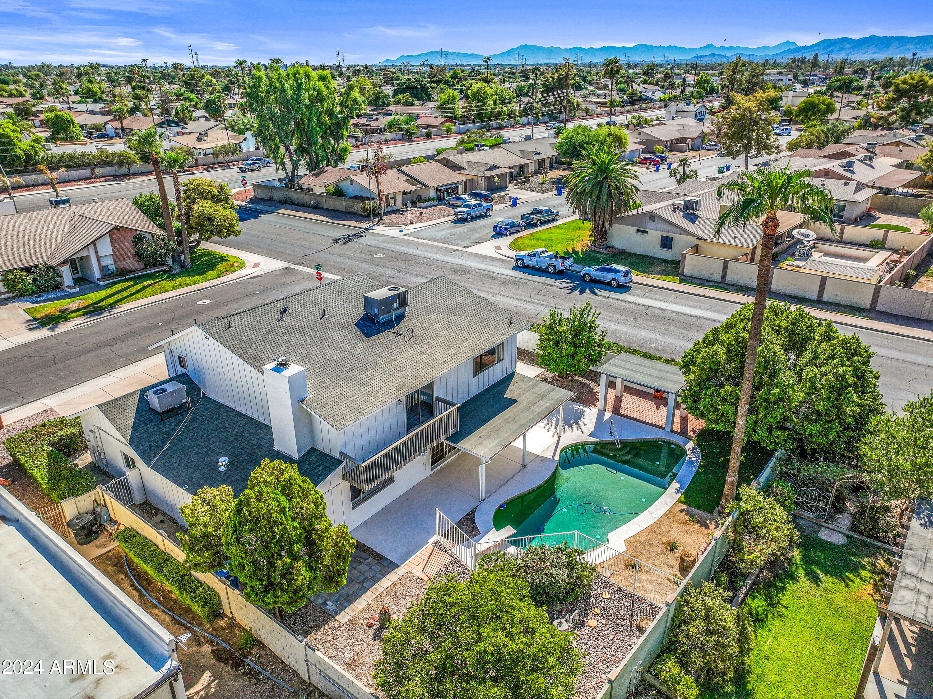 2366 W NARANJA Avenue