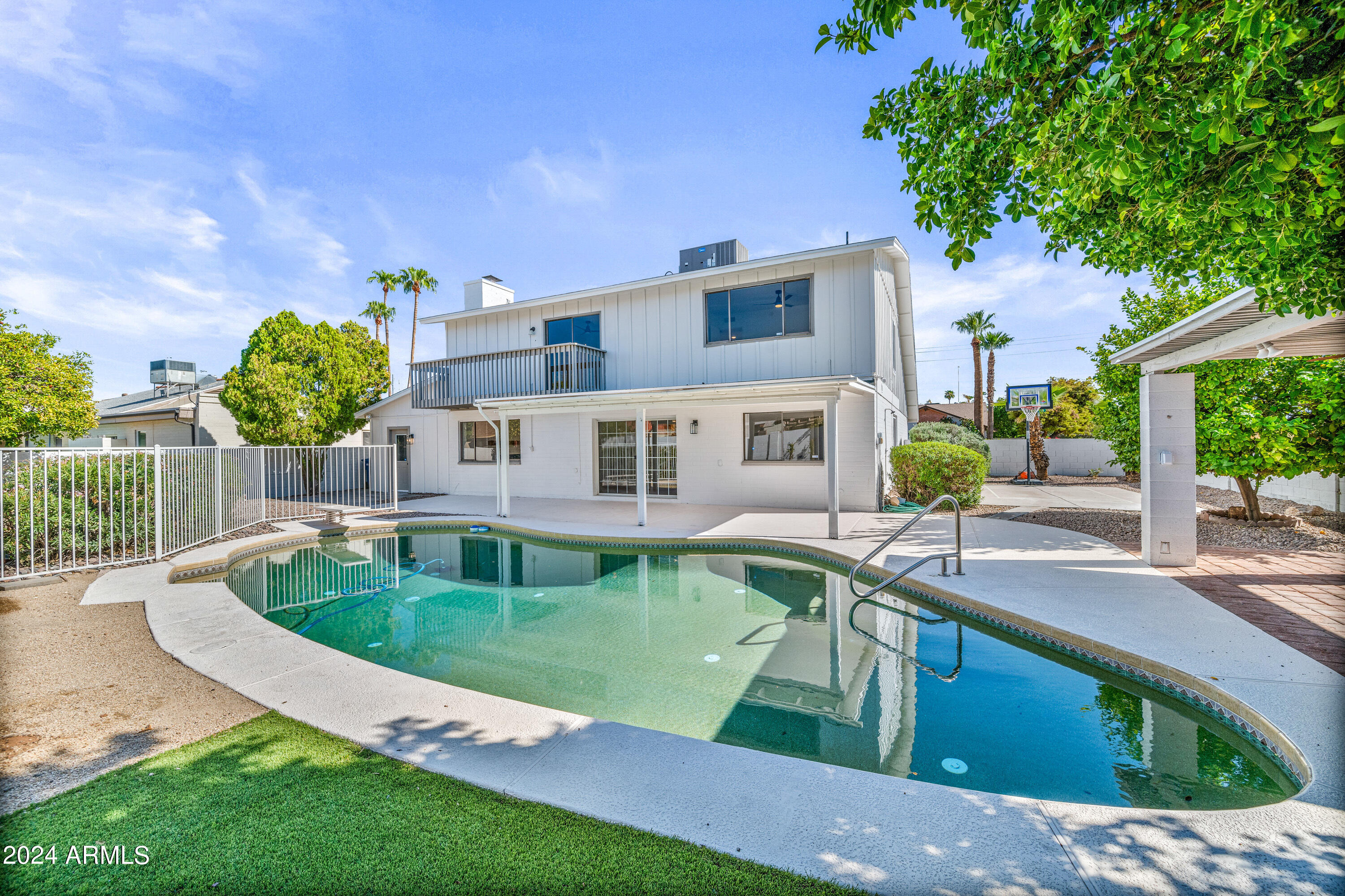 2366 W NARANJA Avenue