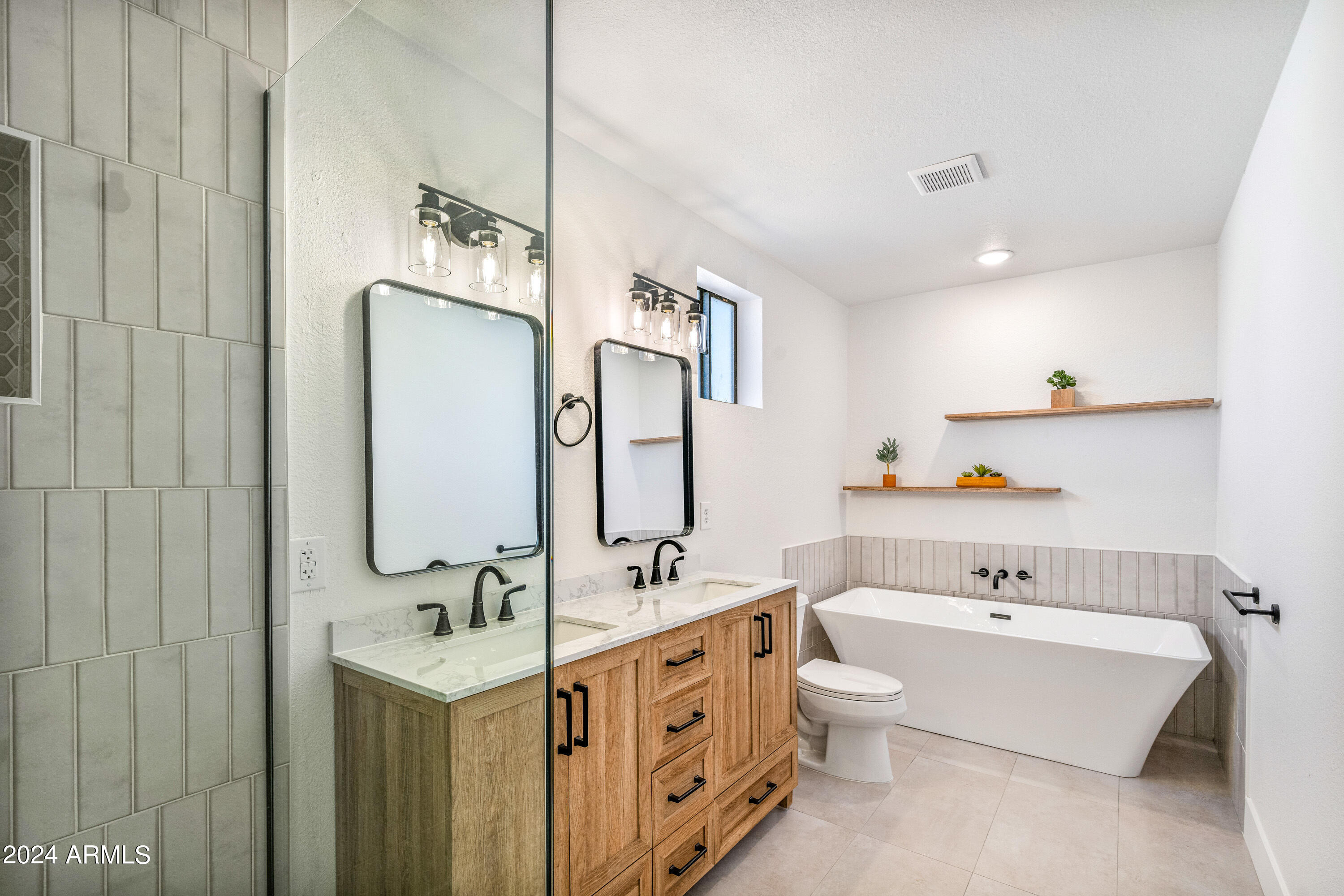 2366 W NARANJA Avenue