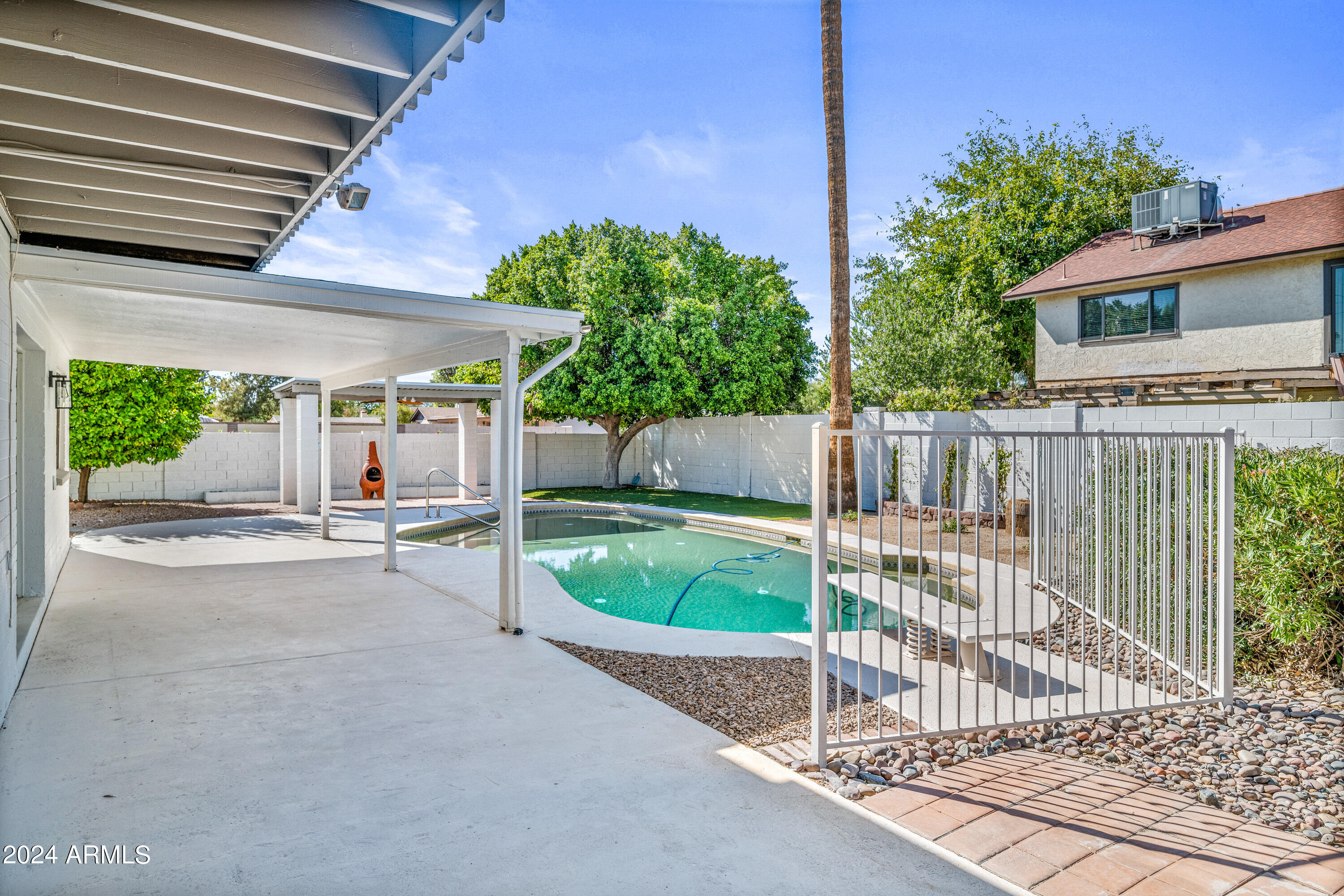 2366 W NARANJA Avenue