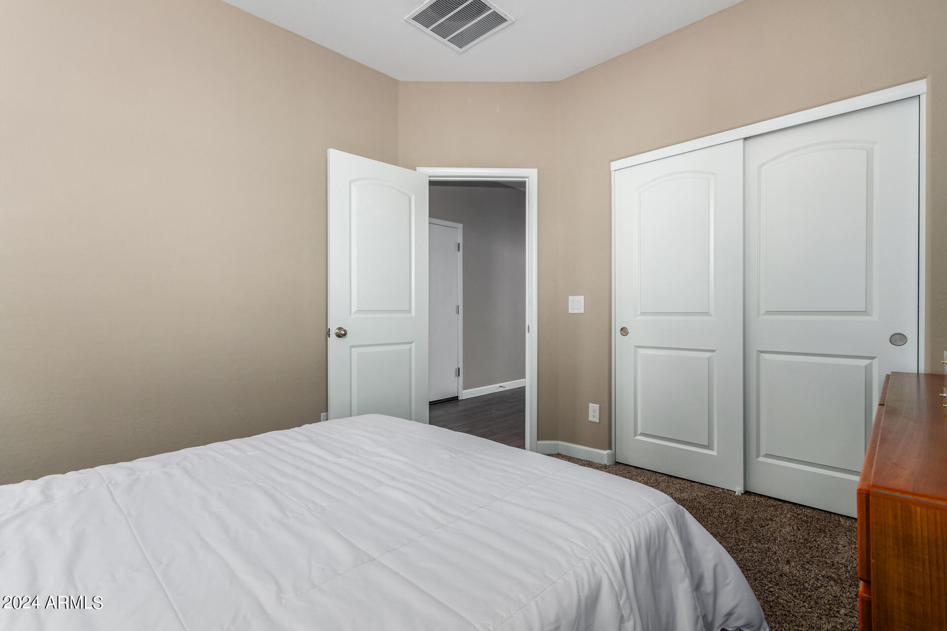 2359 N WRIGLEY Drive