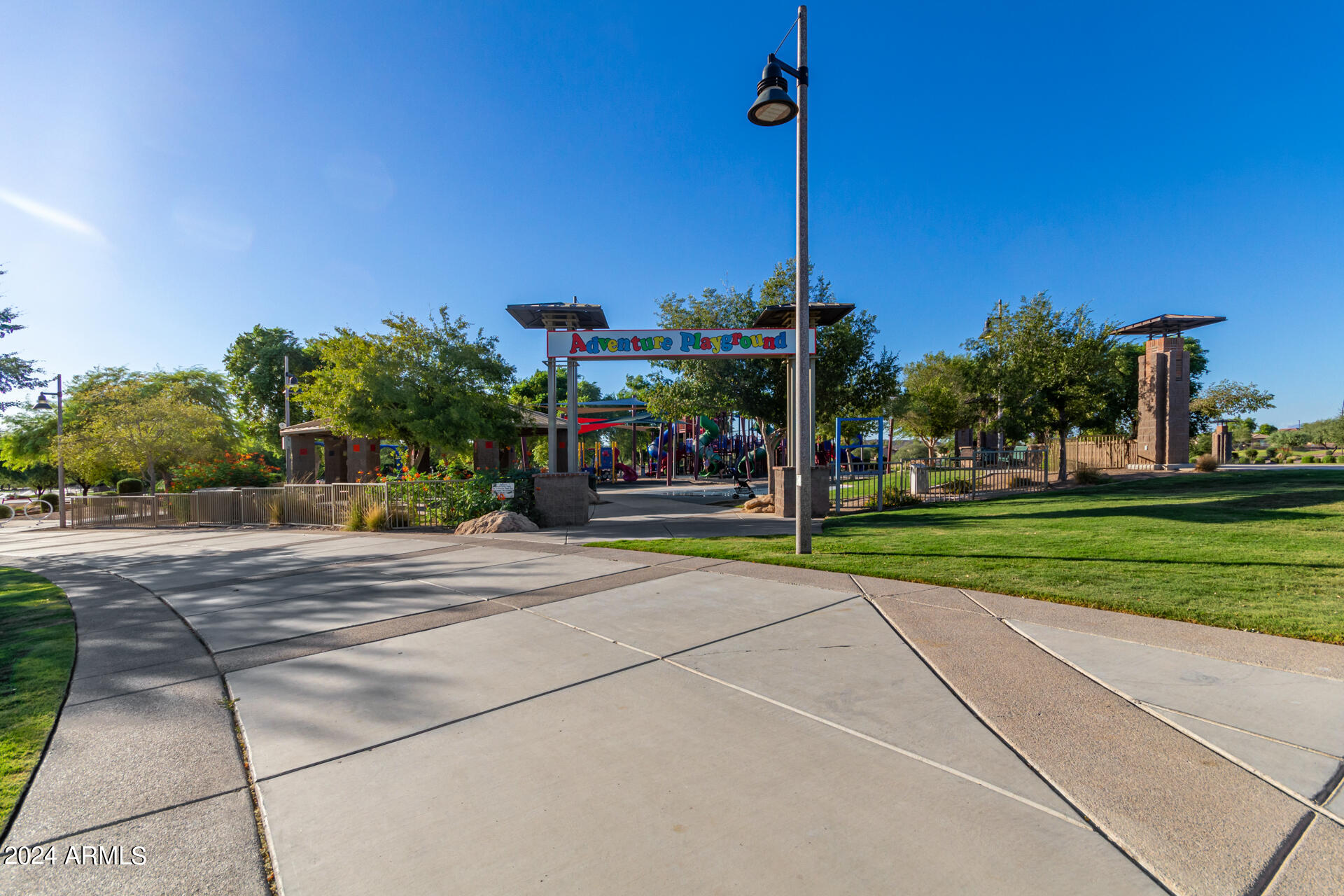 2359 N WRIGLEY Drive