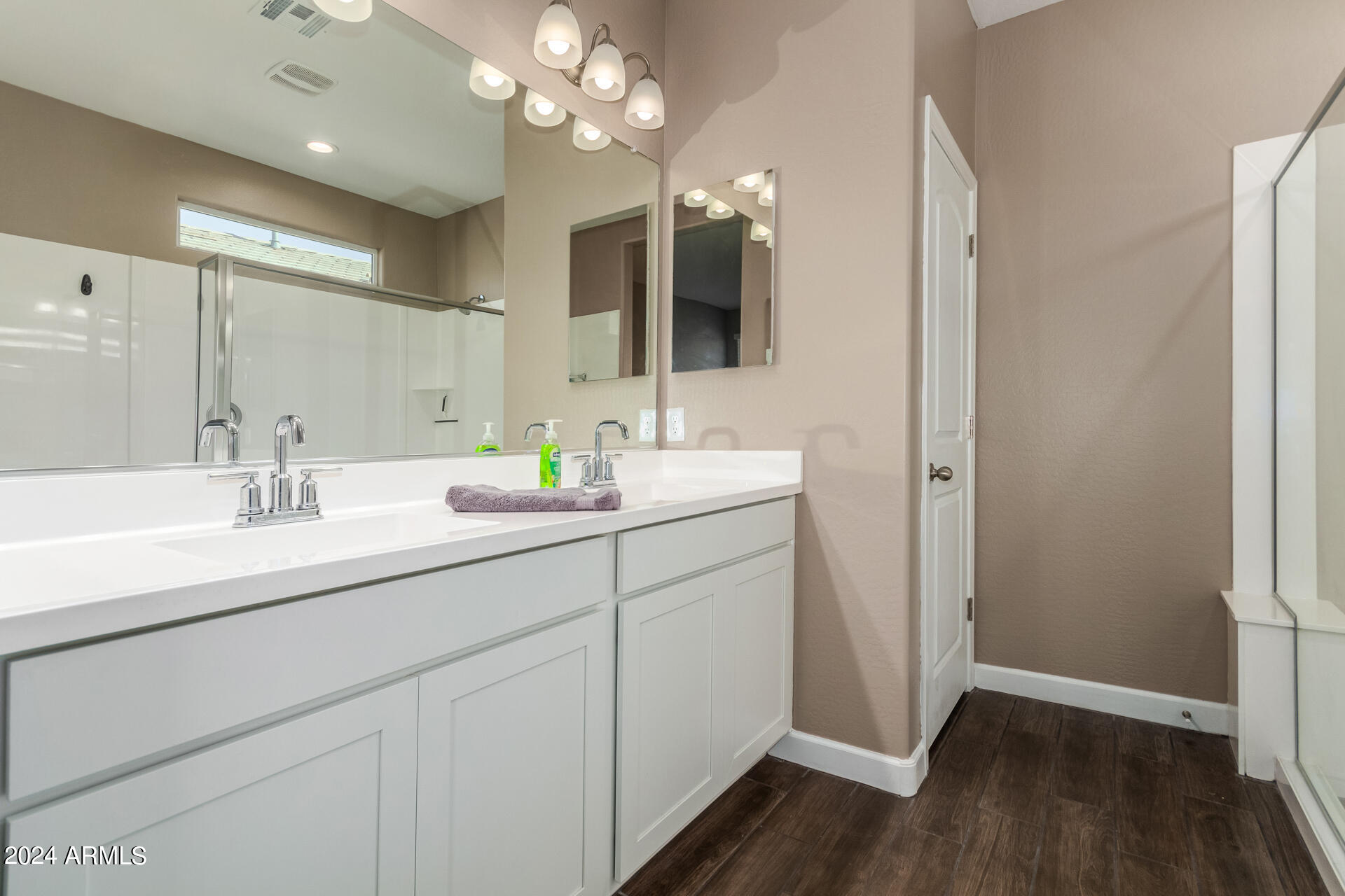 2359 N WRIGLEY Drive