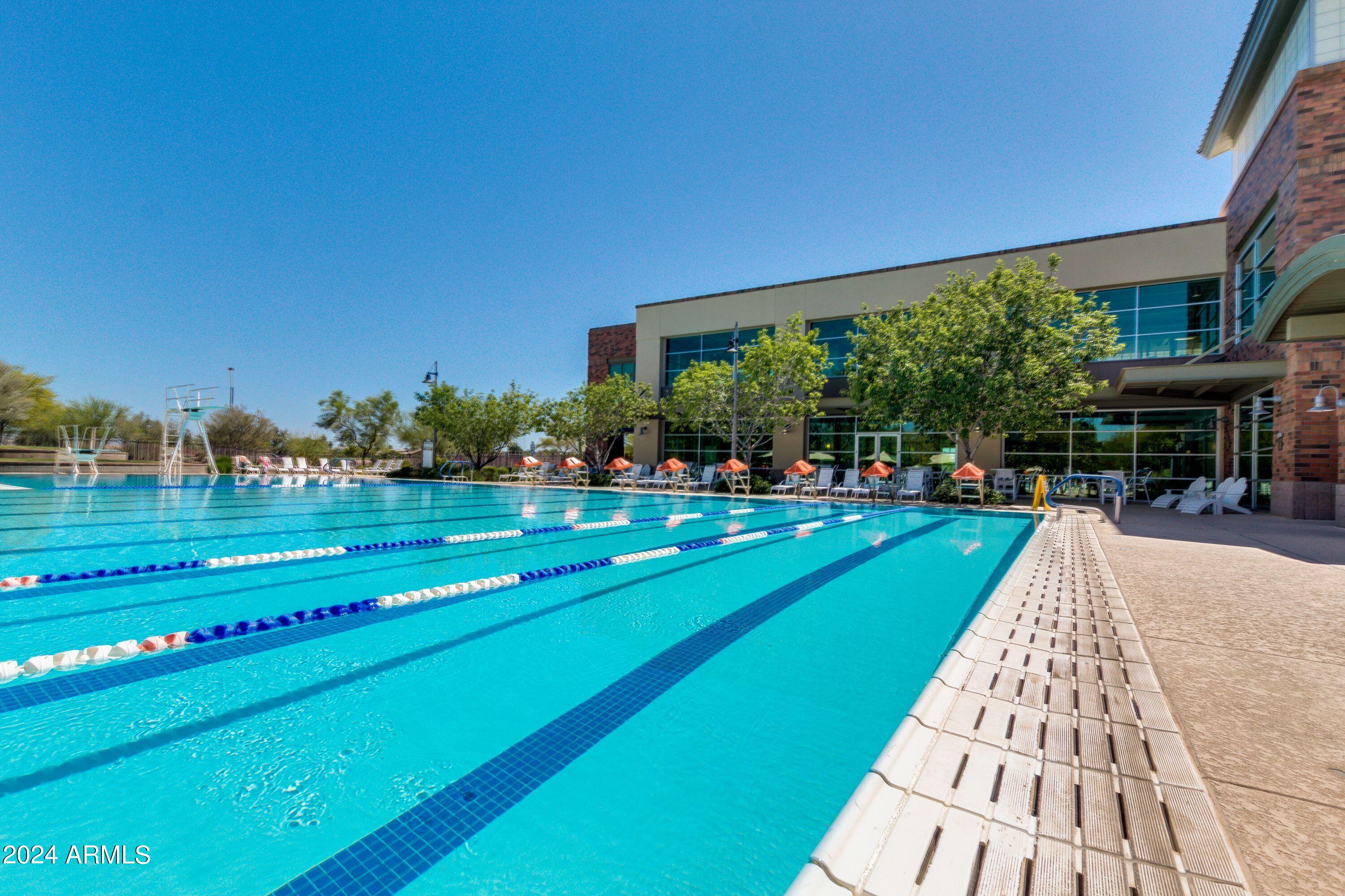 2359 N WRIGLEY Drive