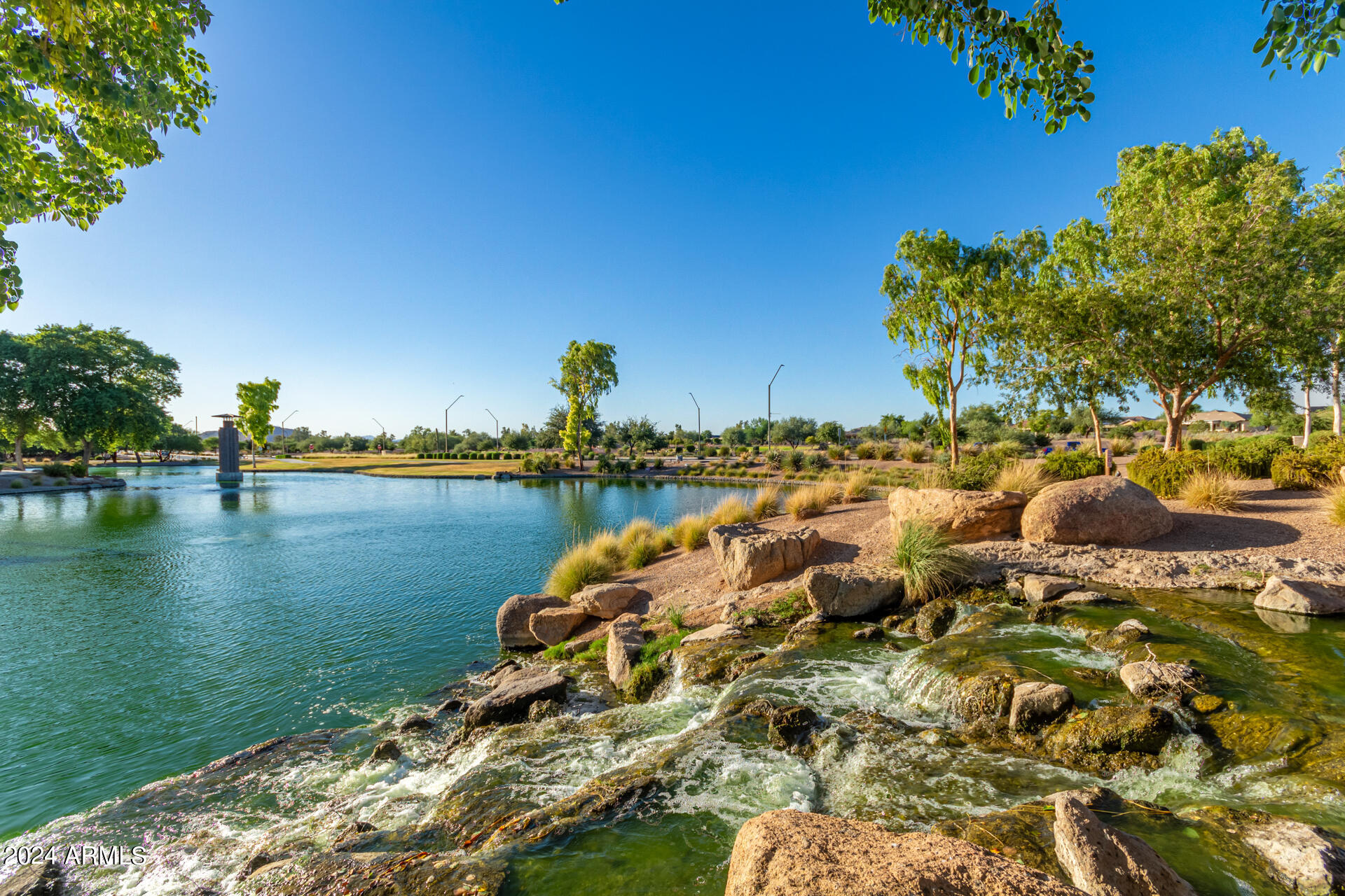 2359 N WRIGLEY Drive