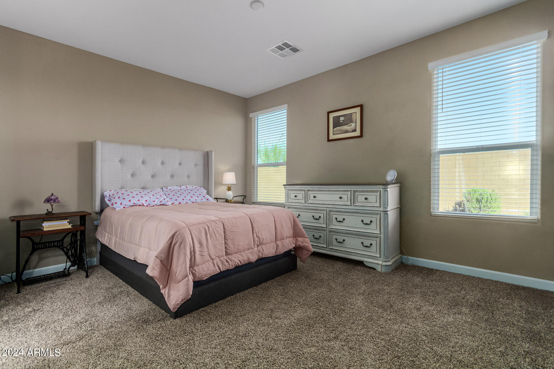 2359 N WRIGLEY Drive