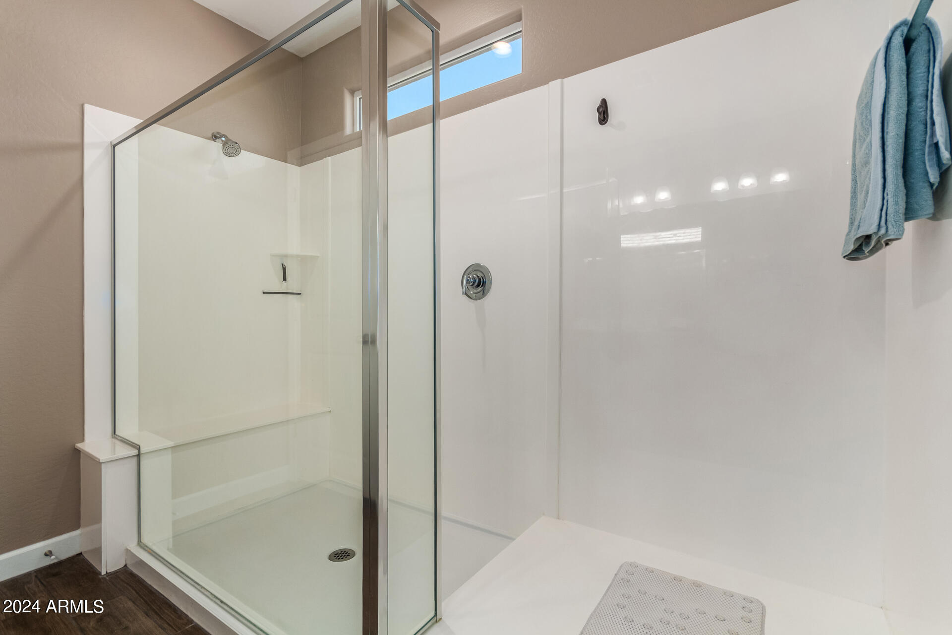 2359 N WRIGLEY Drive