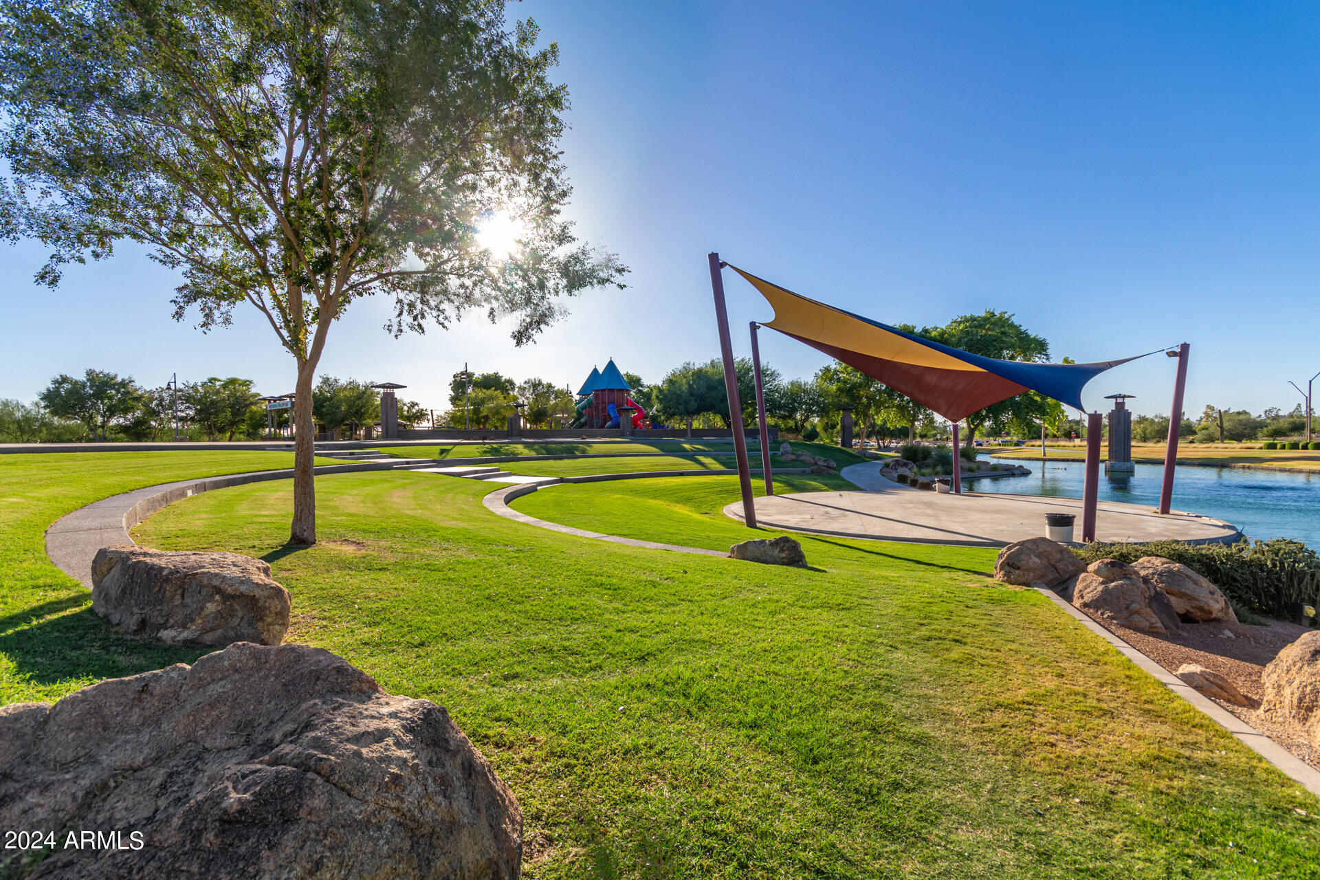 2359 N WRIGLEY Drive