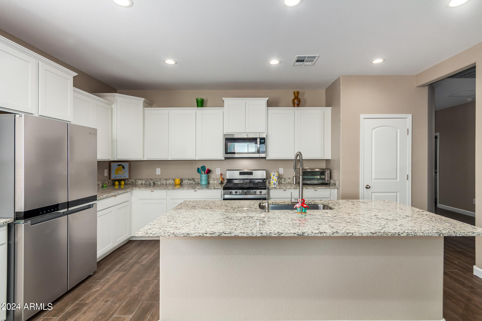 2359 N WRIGLEY Drive