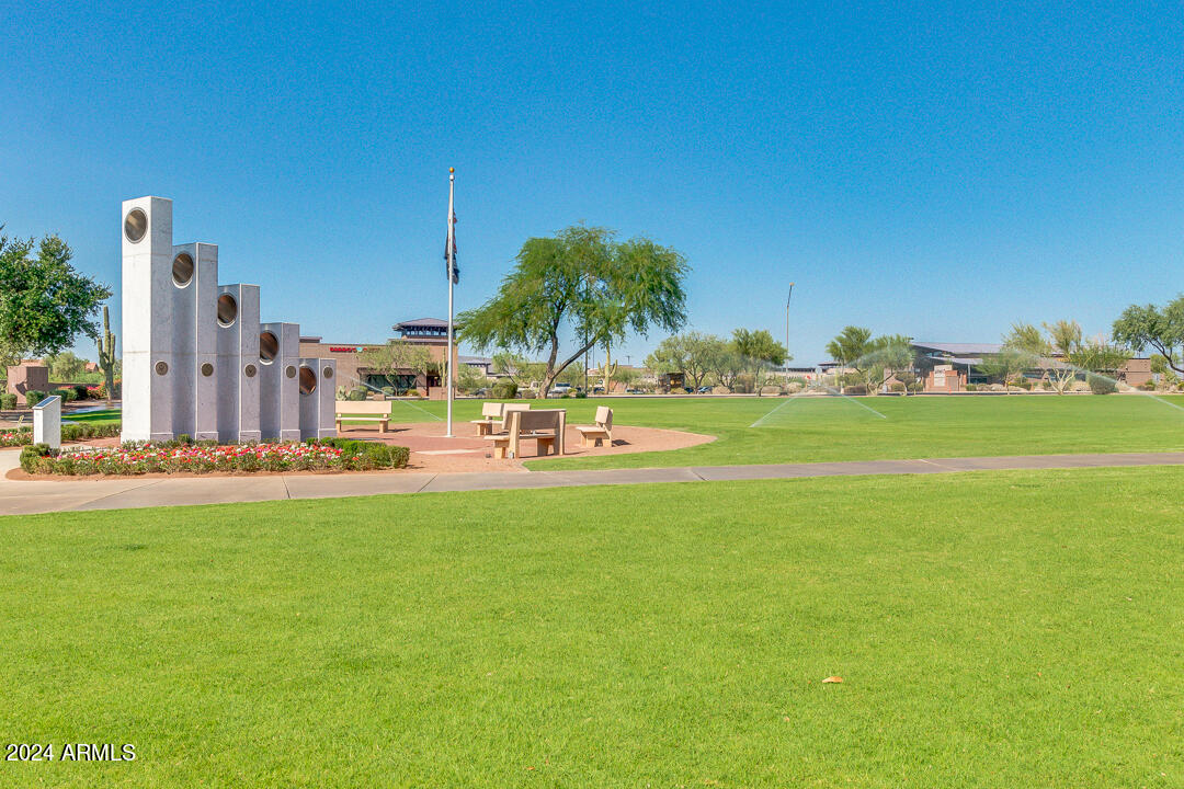 2359 N WRIGLEY Drive