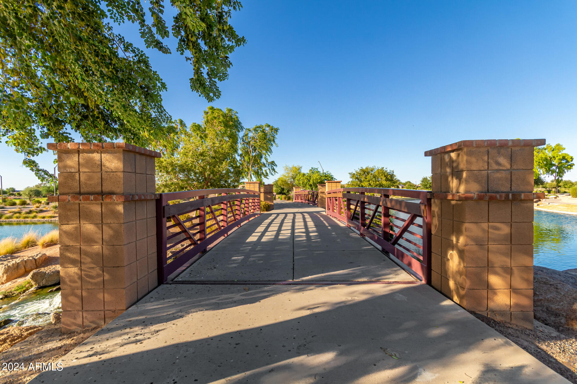 2359 N WRIGLEY Drive