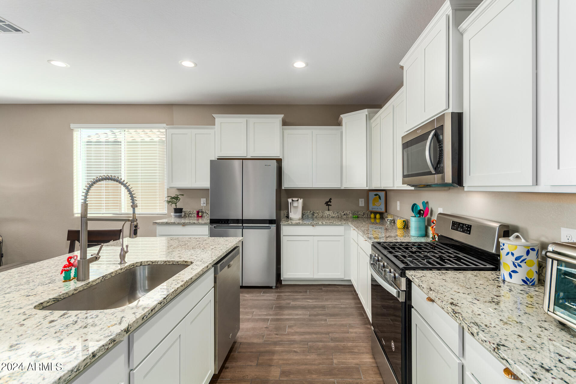 2359 N WRIGLEY Drive