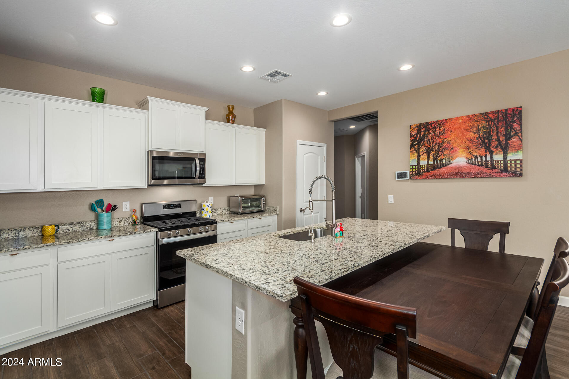 2359 N WRIGLEY Drive