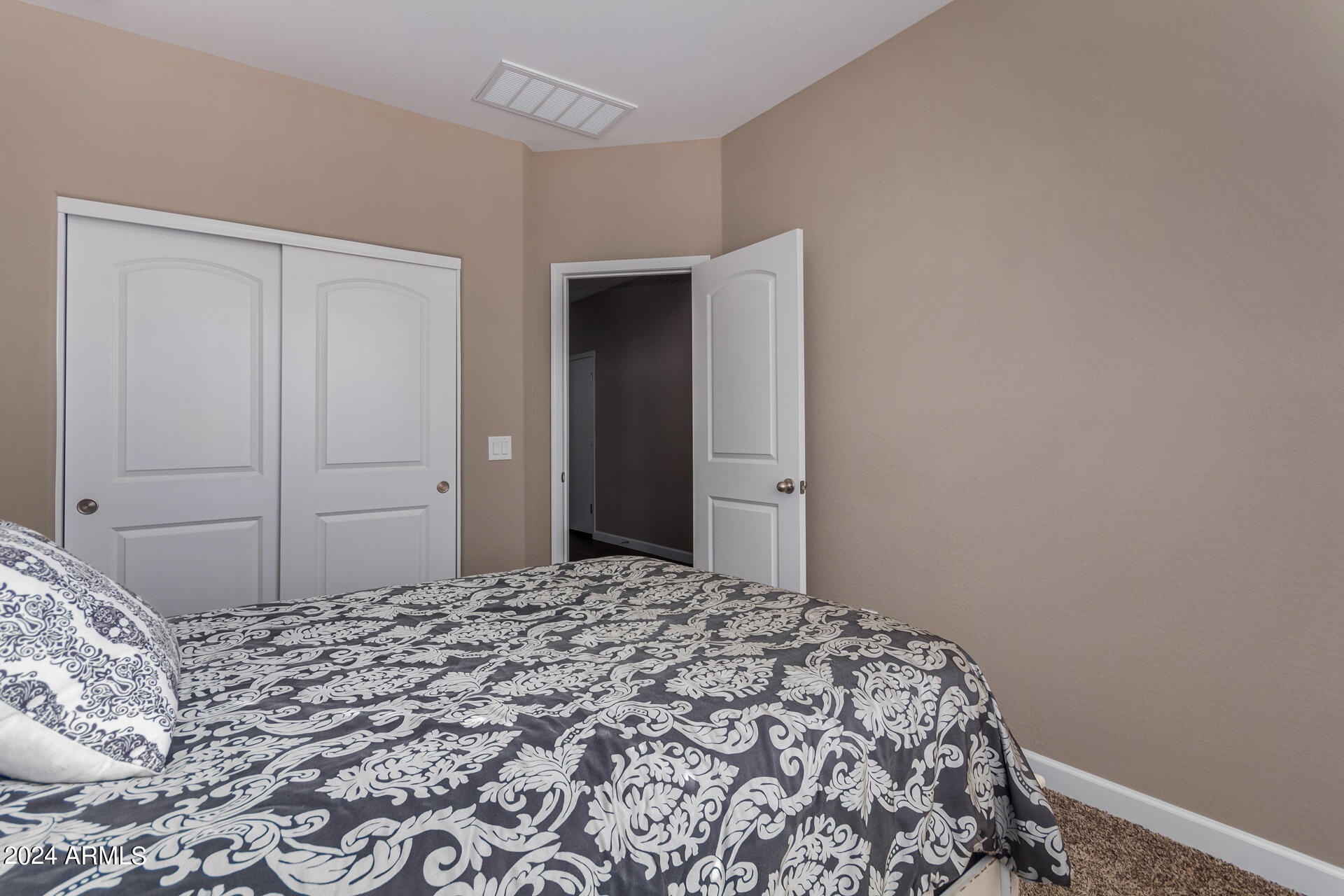 2359 N WRIGLEY Drive