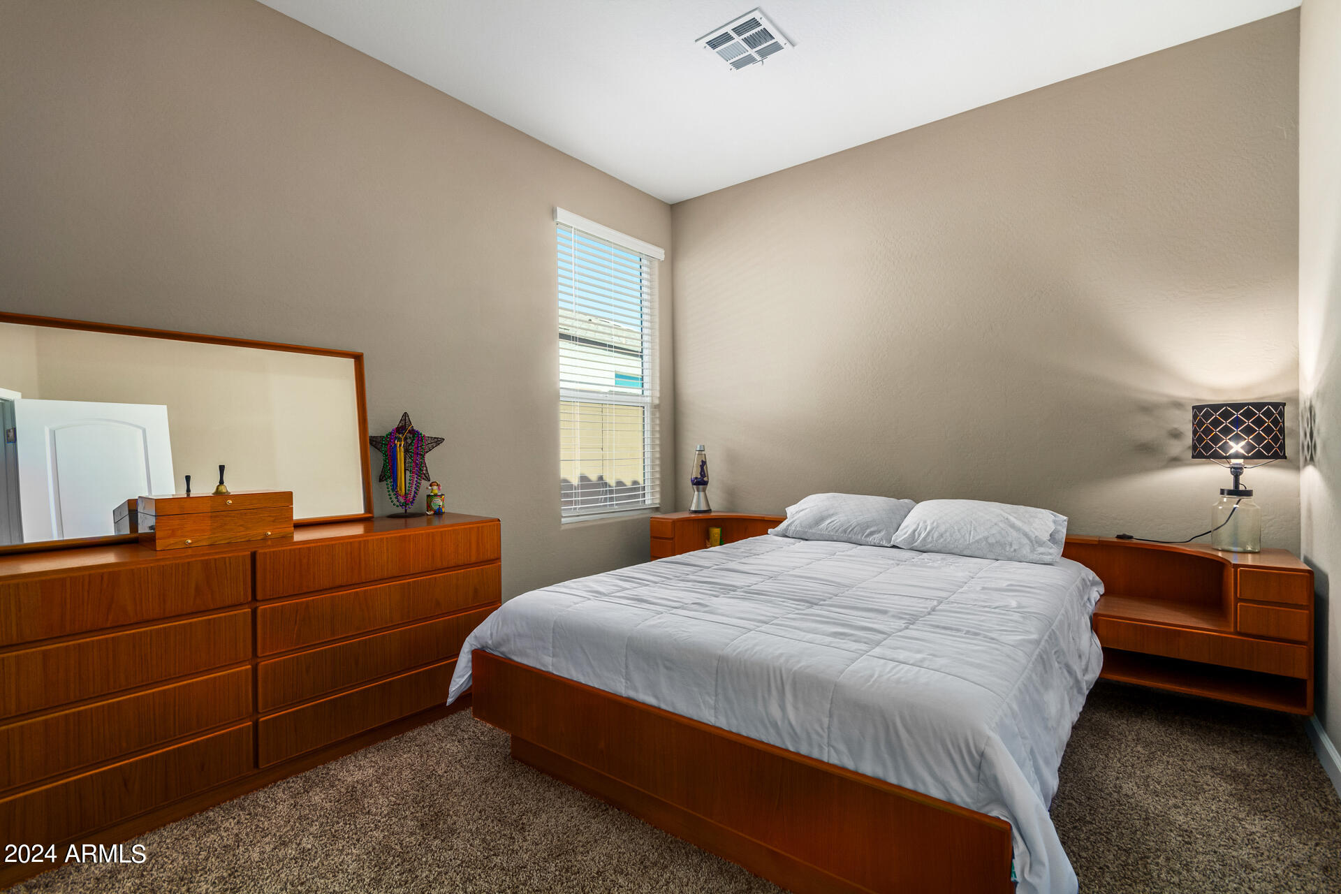 2359 N WRIGLEY Drive