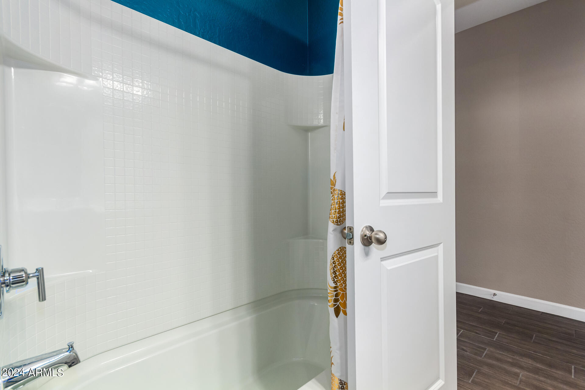 2359 N WRIGLEY Drive