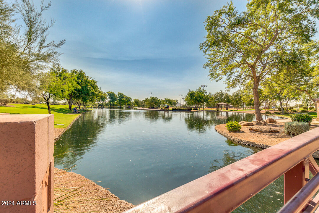 2359 N WRIGLEY Drive