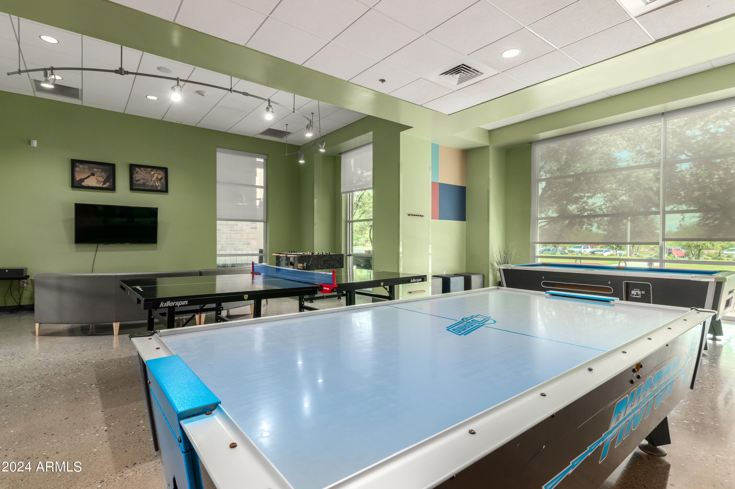 2359 N WRIGLEY Drive