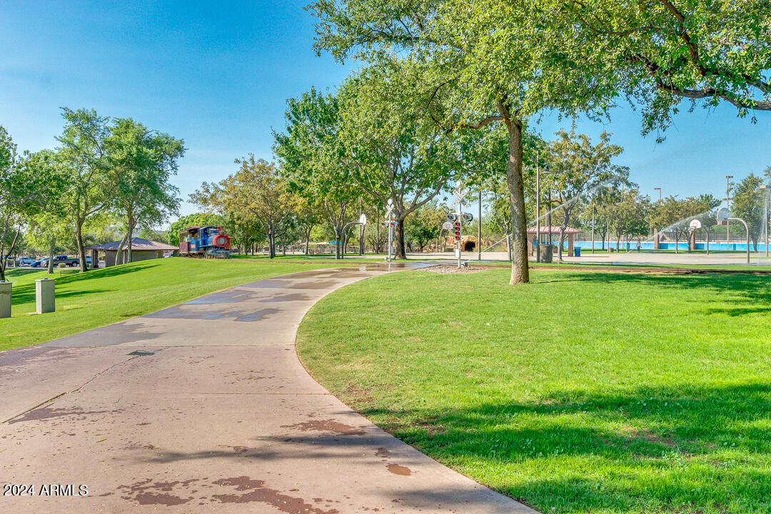 2359 N WRIGLEY Drive