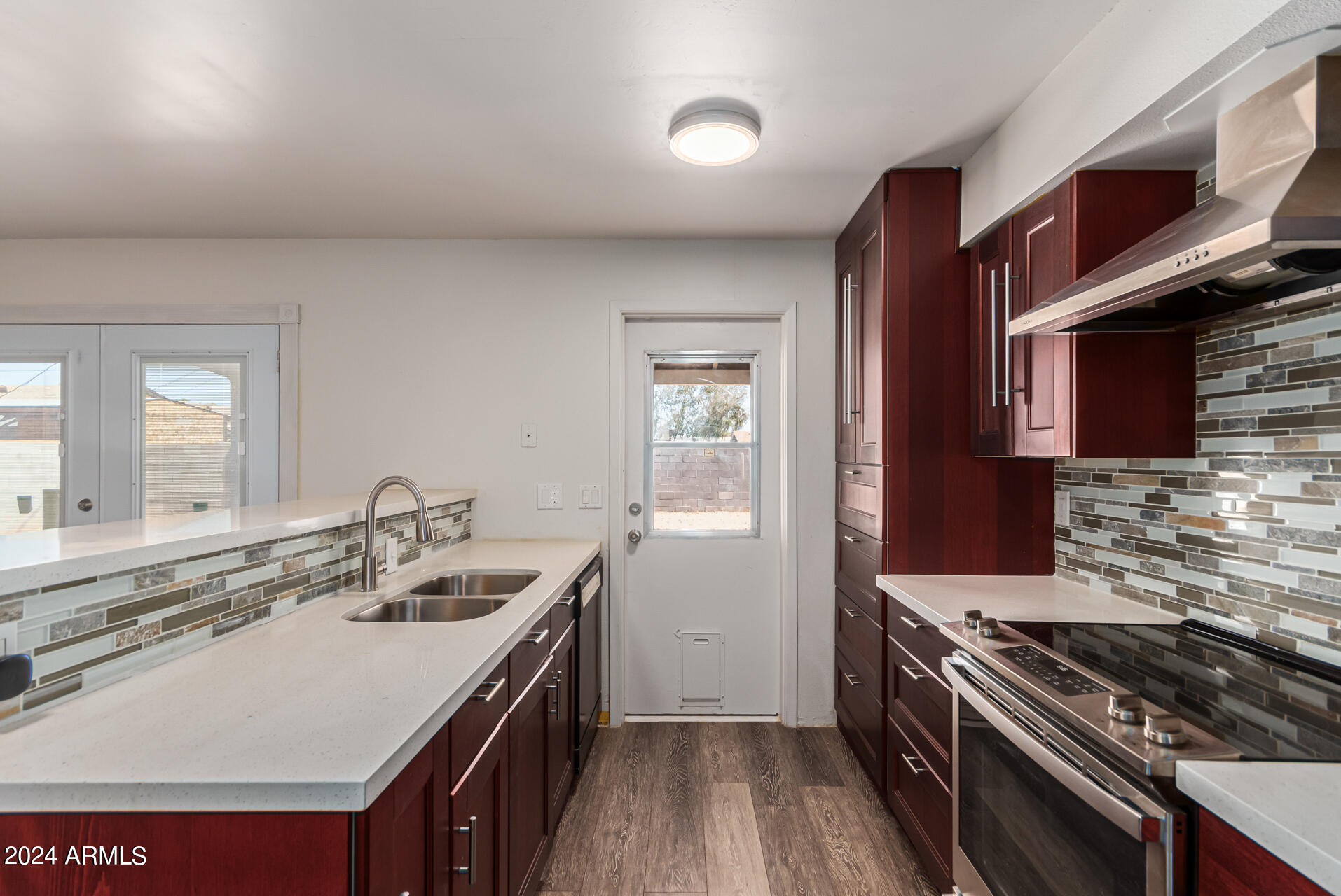 715 N MACDONALD Street