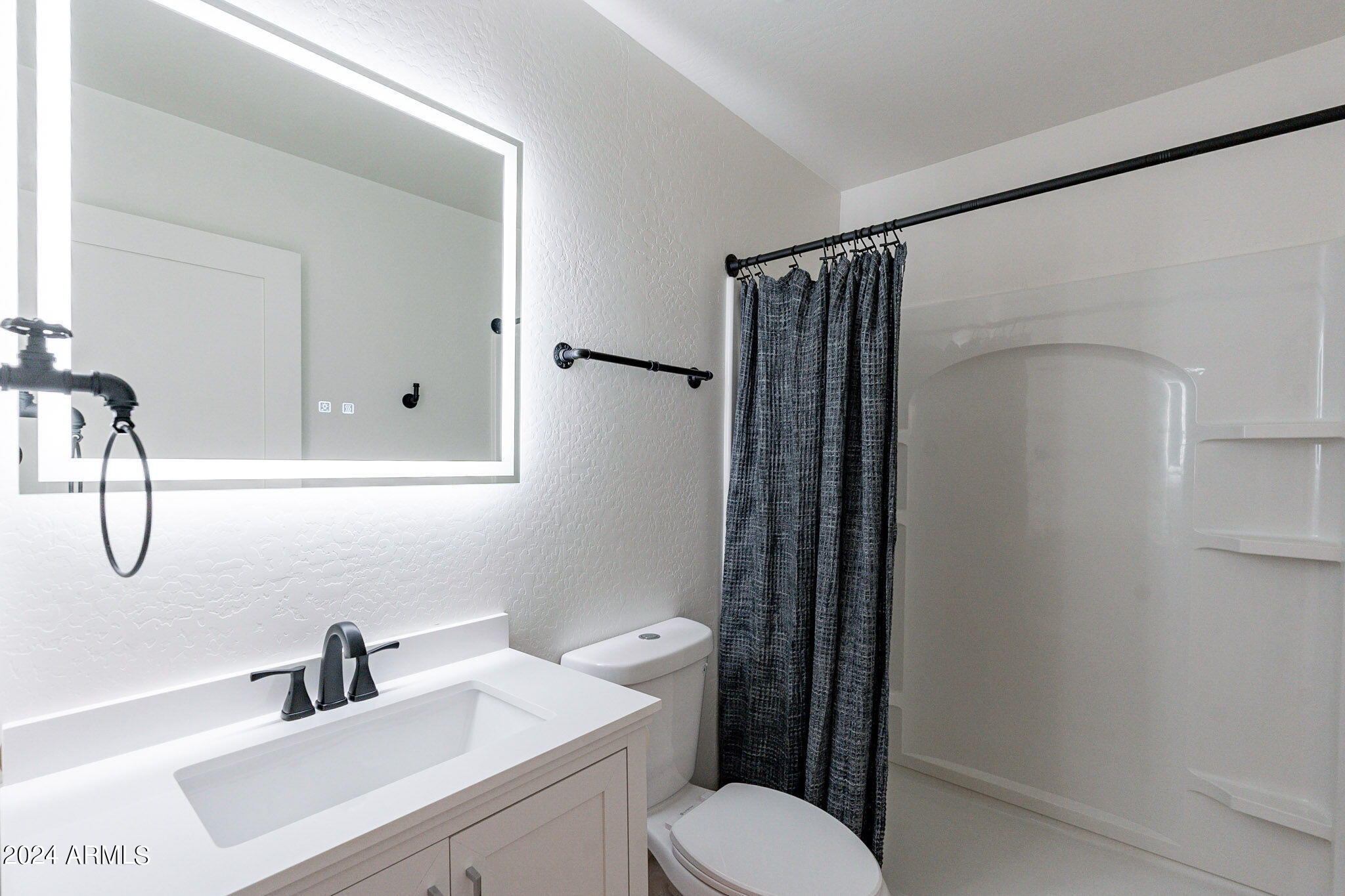 806 N PONDEROSA Circle